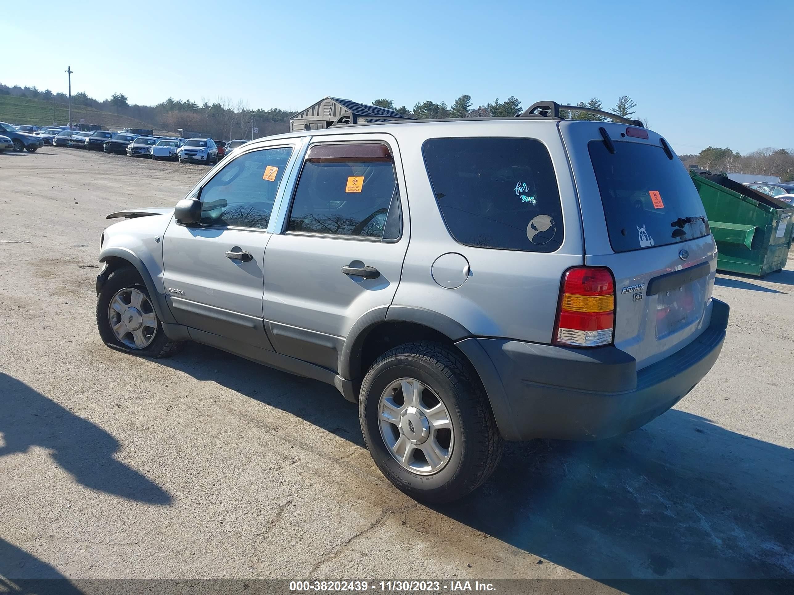 Photo 2 VIN: 1FMYU03192KC58077 - FORD ESCAPE 