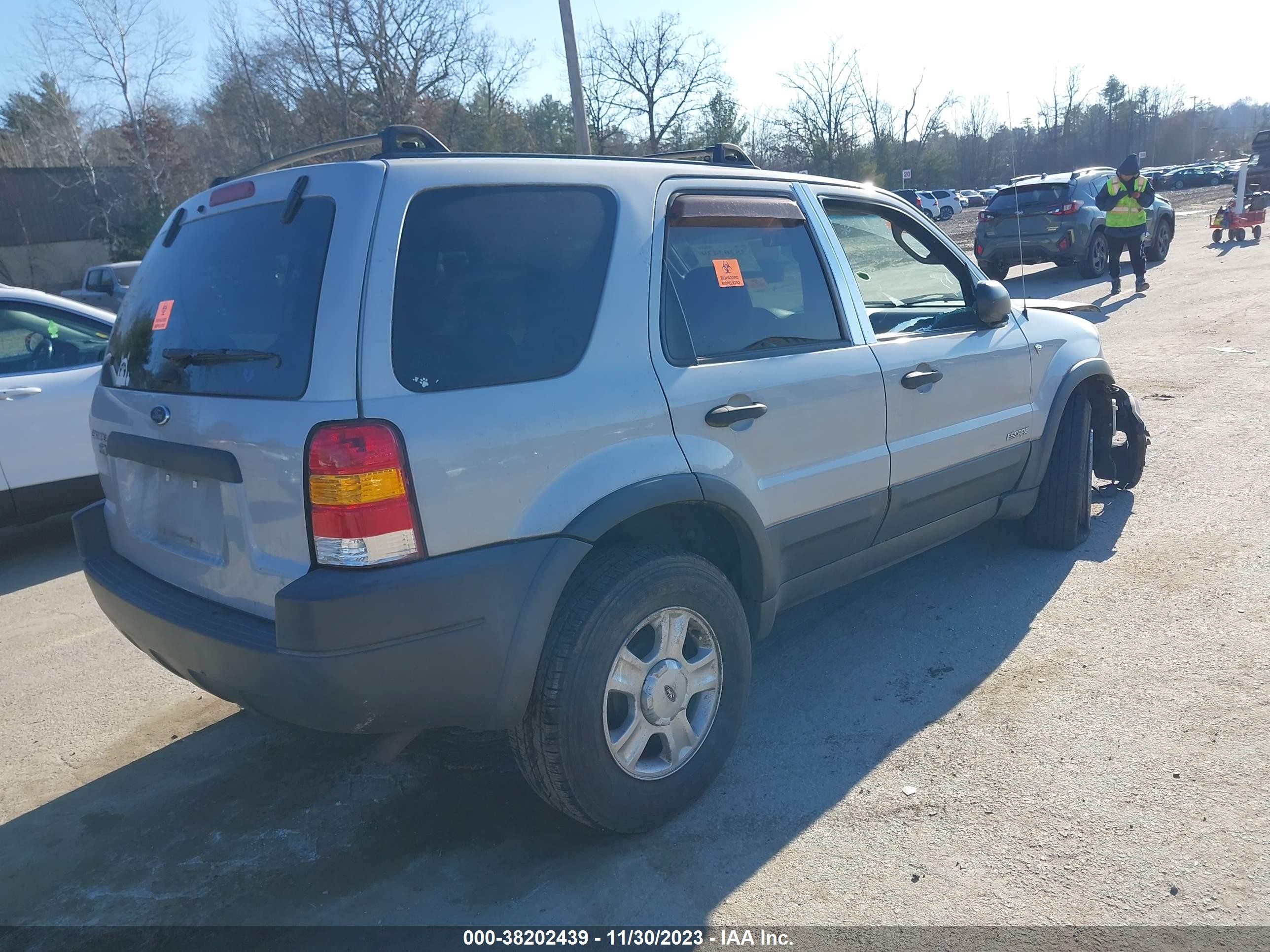 Photo 3 VIN: 1FMYU03192KC58077 - FORD ESCAPE 