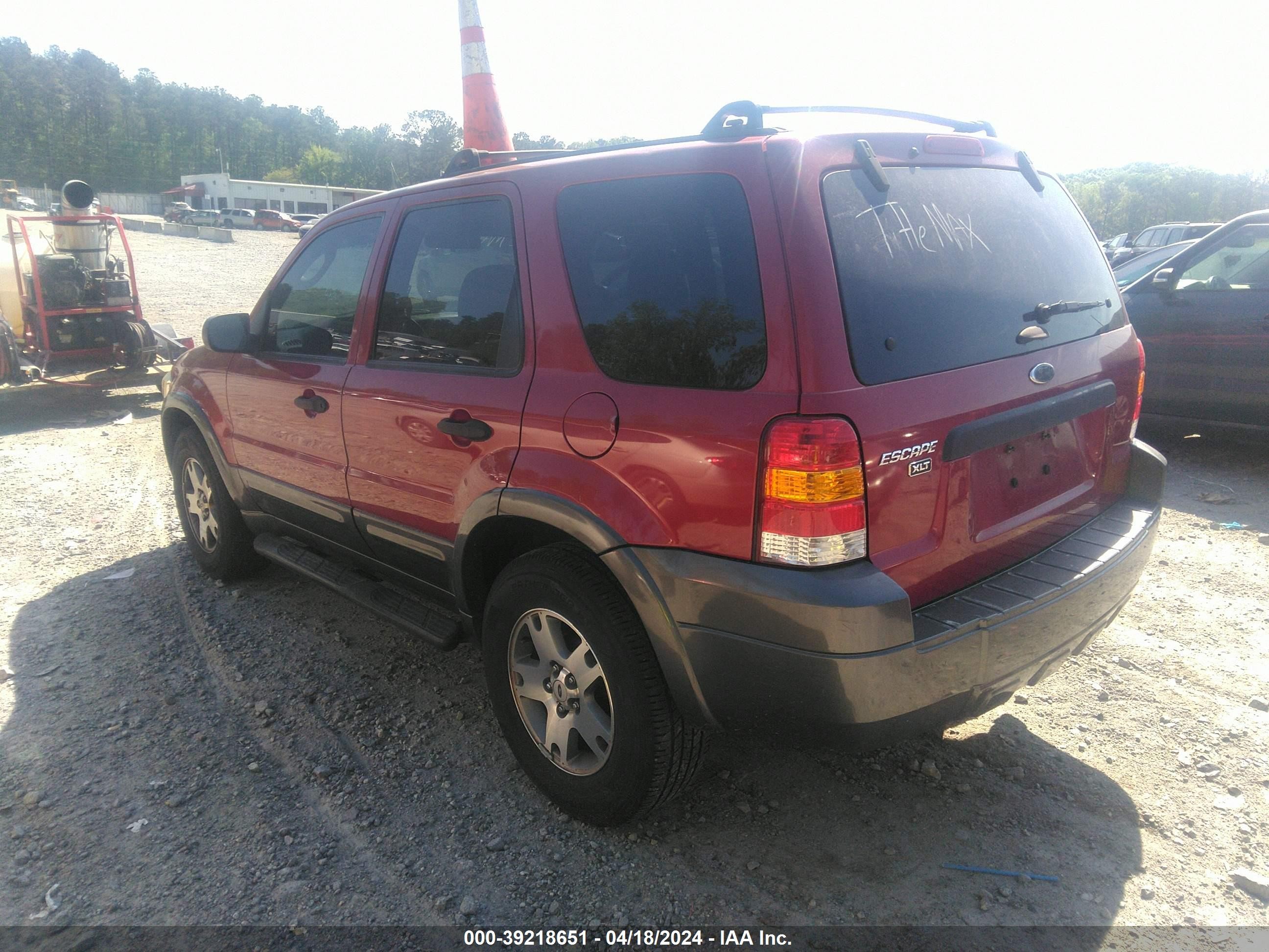 Photo 2 VIN: 1FMYU03195KA07659 - FORD ESCAPE 