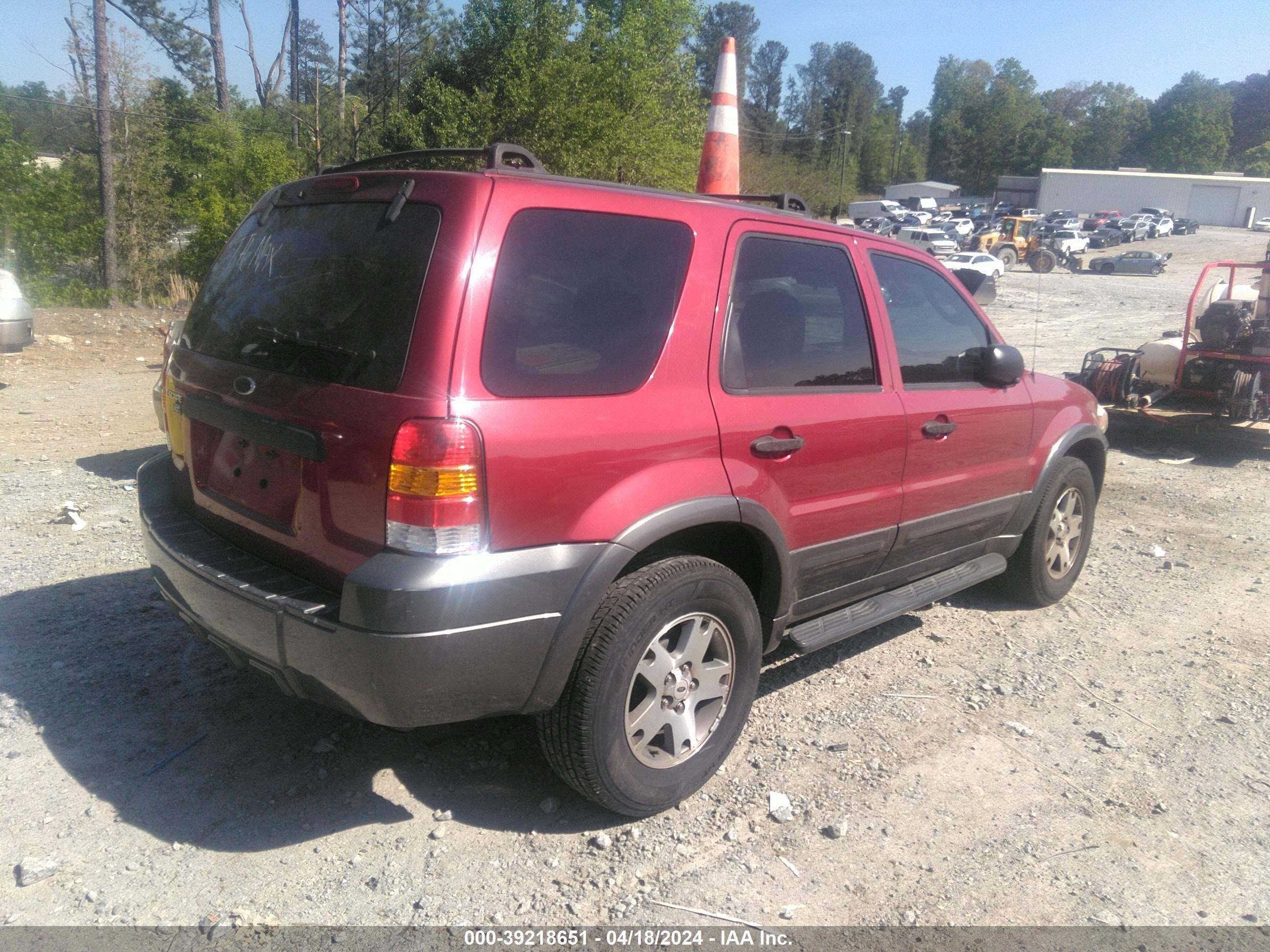 Photo 3 VIN: 1FMYU03195KA07659 - FORD ESCAPE 