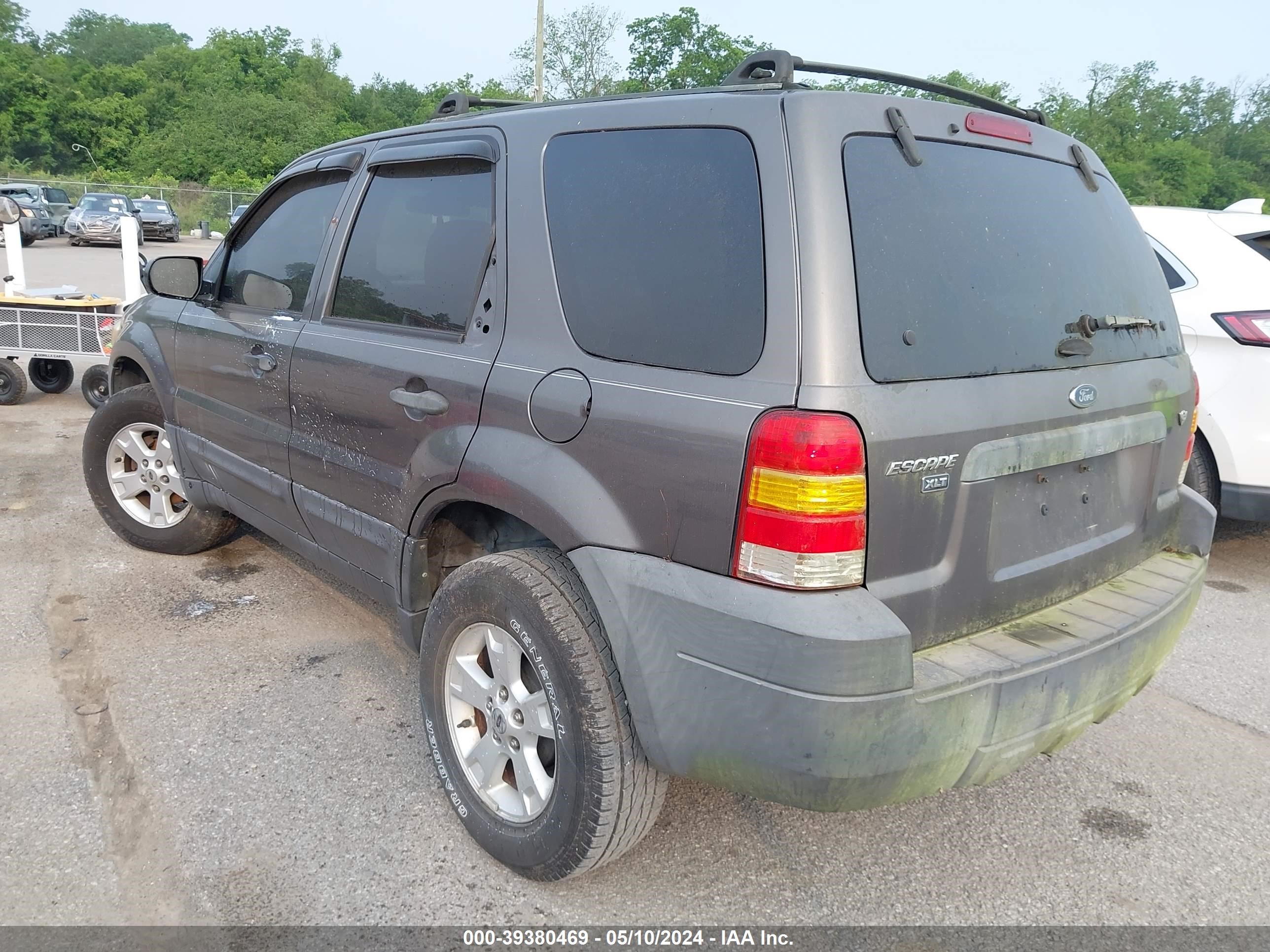 Photo 2 VIN: 1FMYU03196KD36010 - FORD ESCAPE 