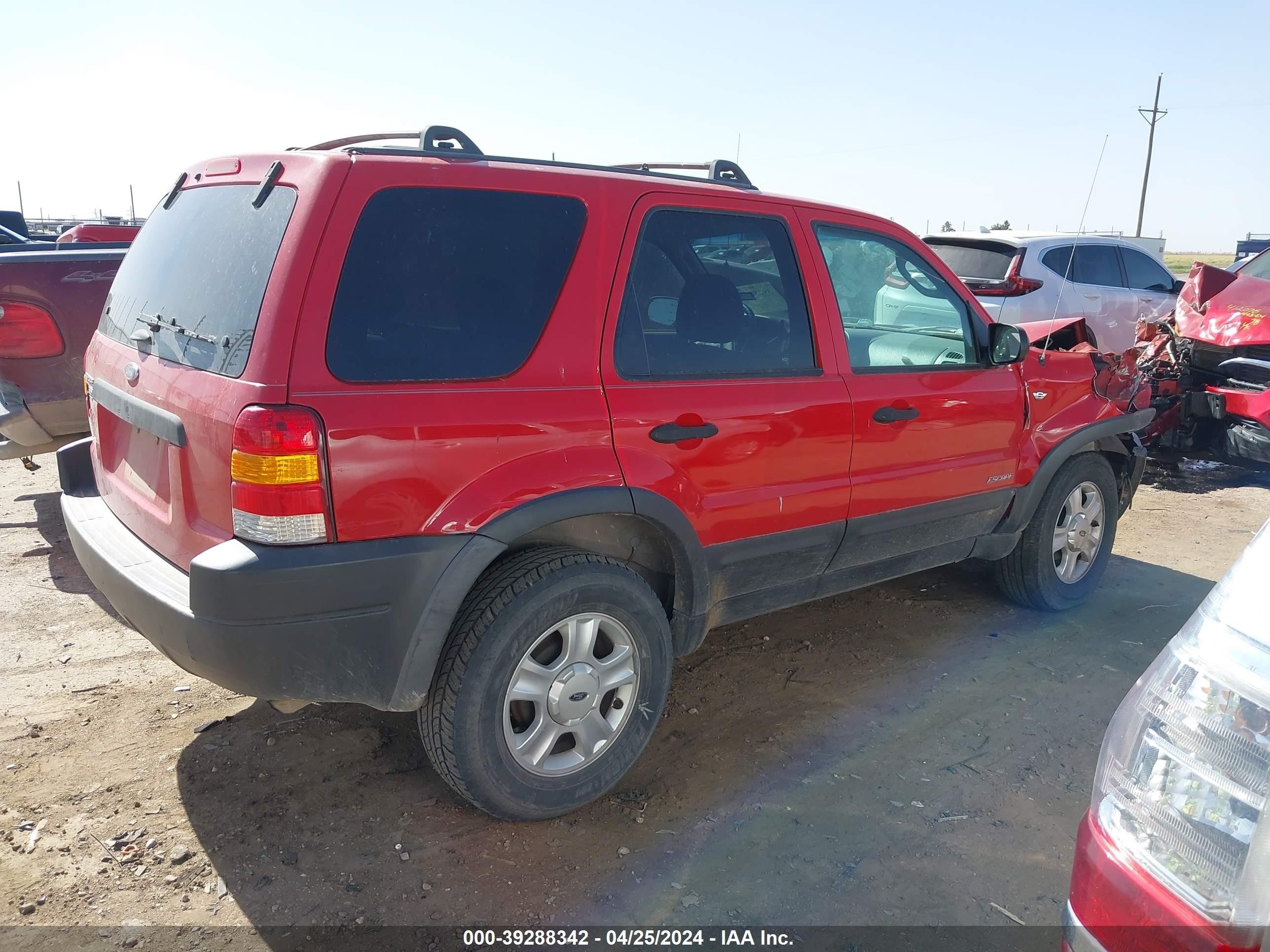 Photo 3 VIN: 1FMYU031X2KD23910 - FORD ESCAPE 