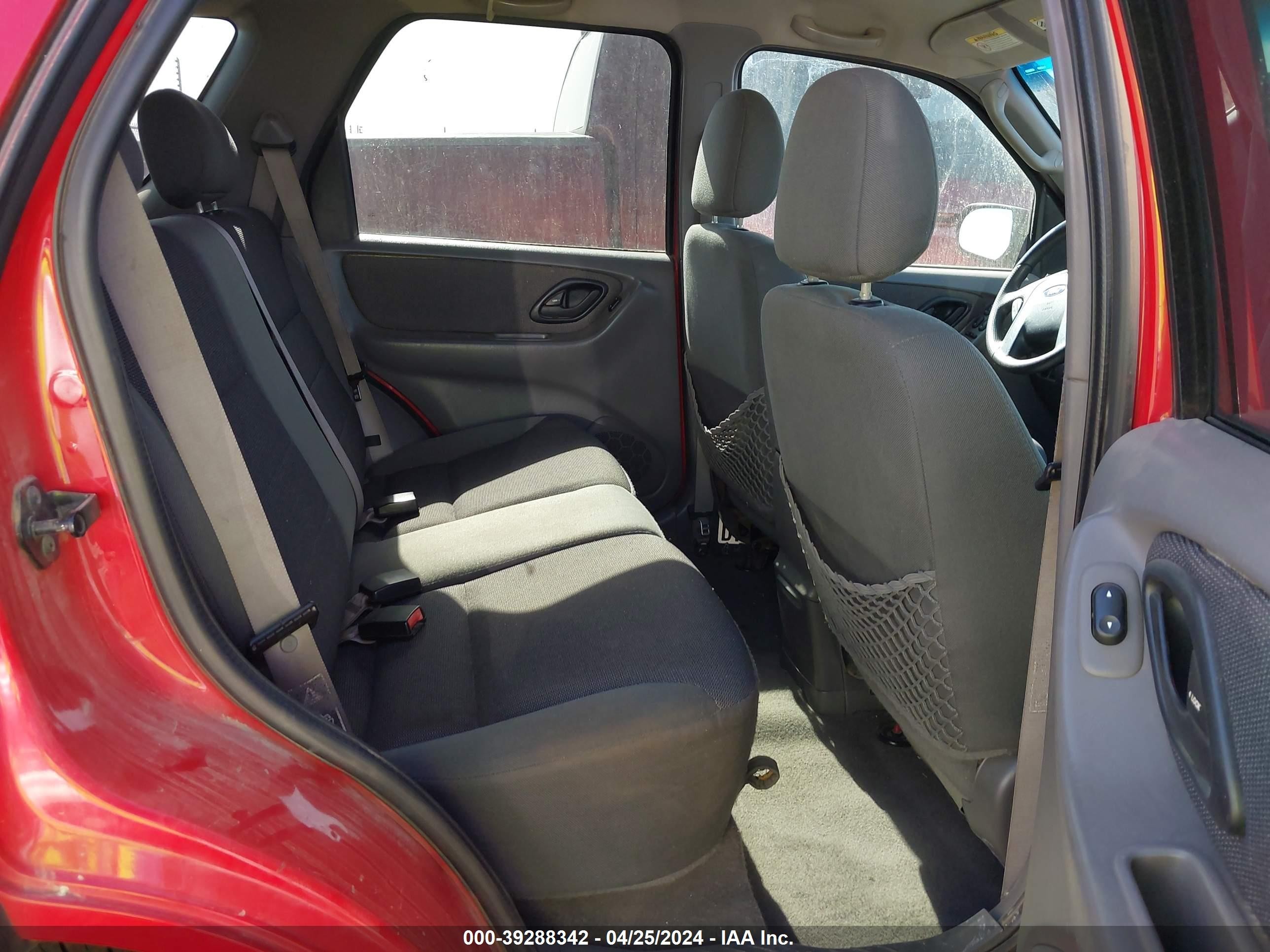 Photo 7 VIN: 1FMYU031X2KD23910 - FORD ESCAPE 