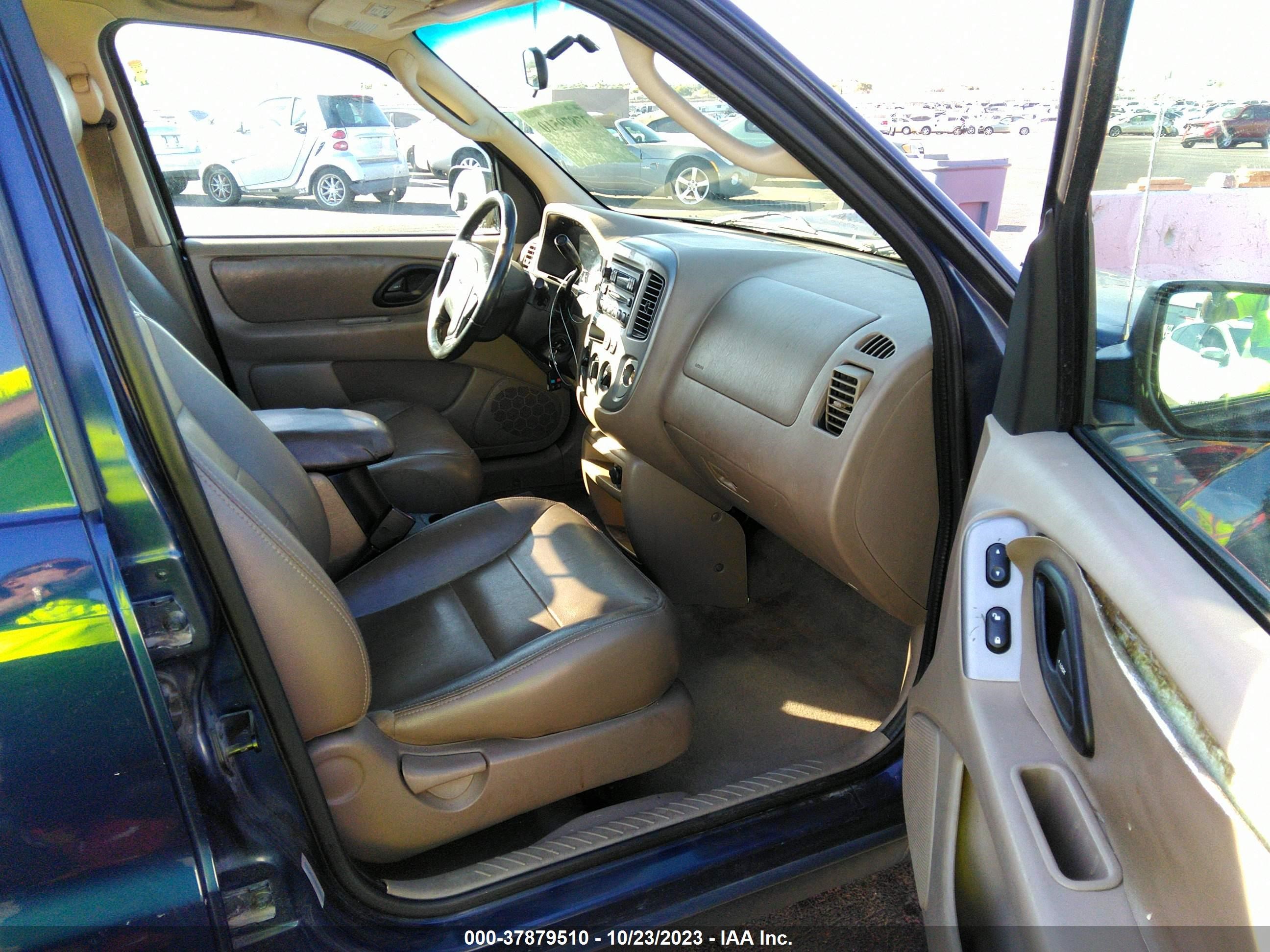 Photo 4 VIN: 1FMYU031X3KB24597 - FORD ESCAPE 