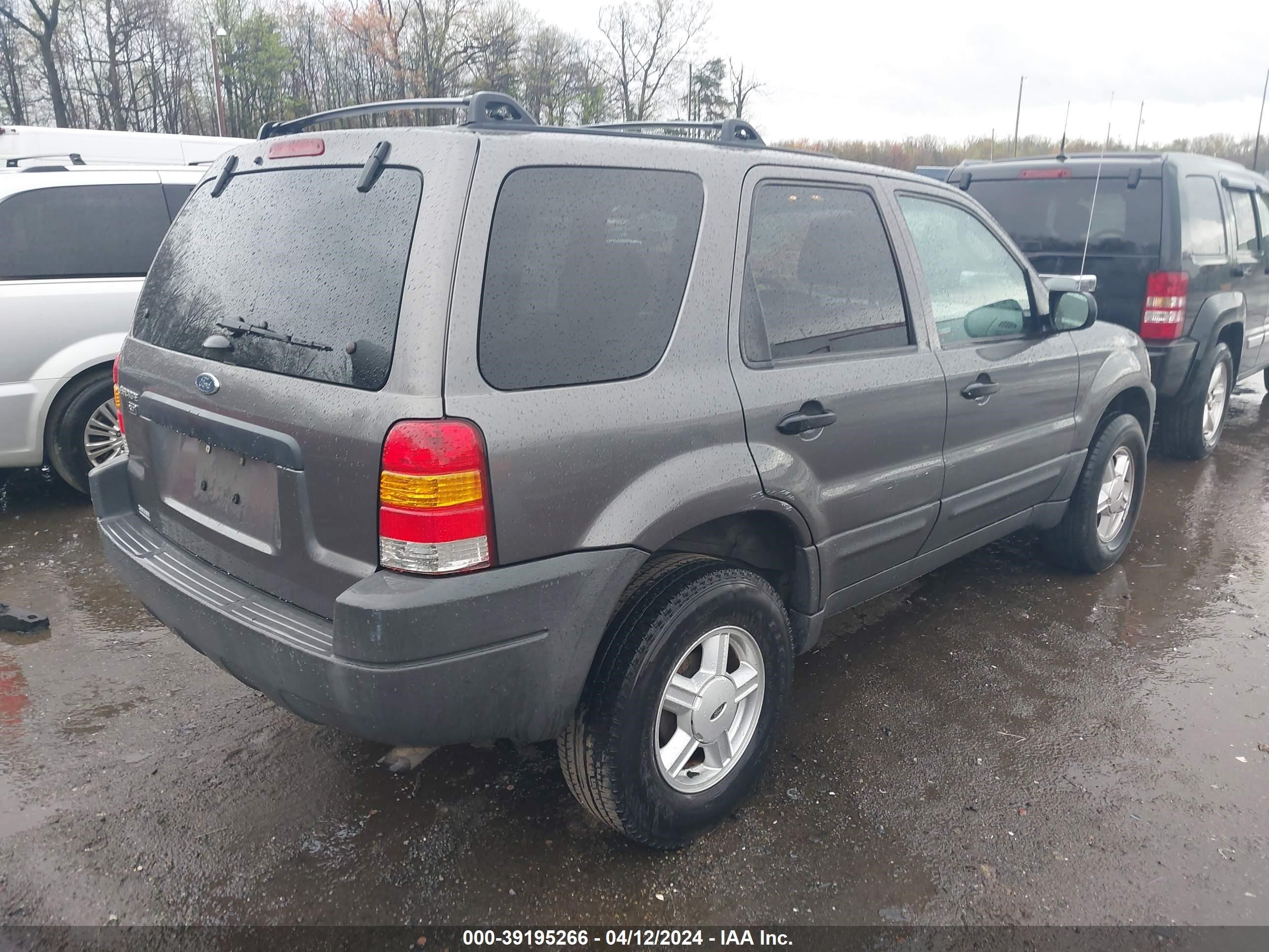 Photo 3 VIN: 1FMYU031X3KE21563 - FORD ESCAPE 