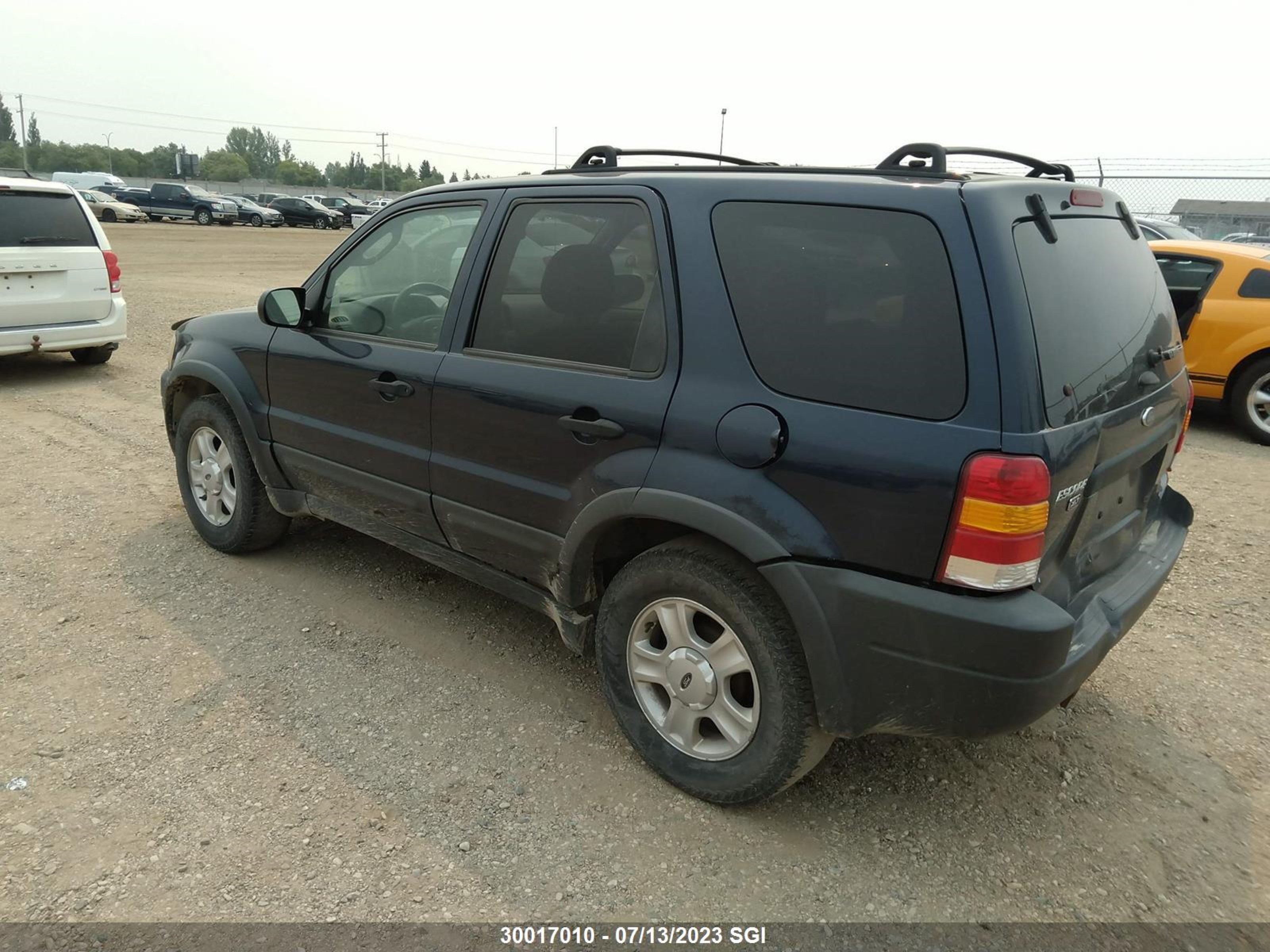 Photo 2 VIN: 1FMYU031X4KA13291 - FORD ESCAPE 