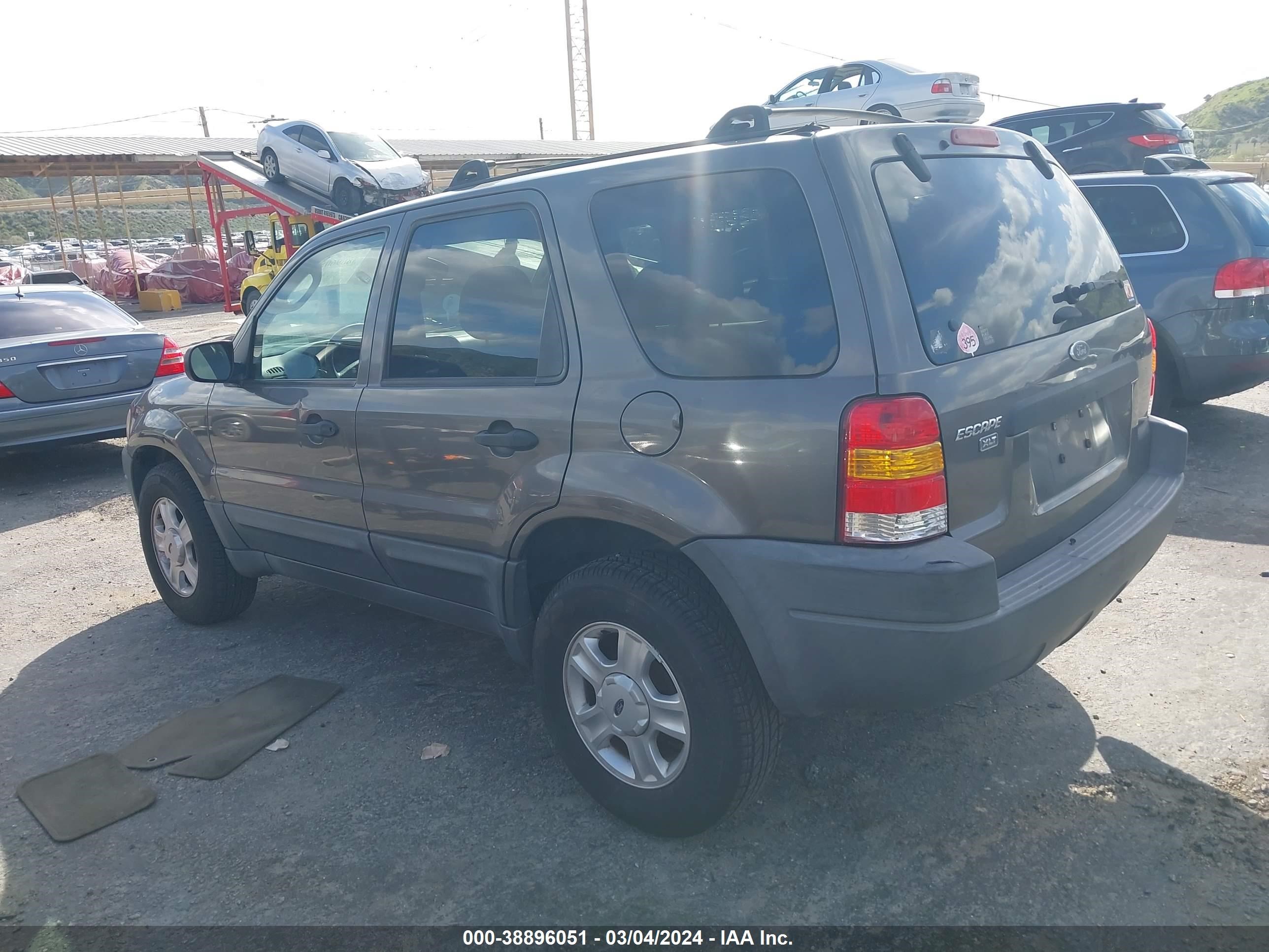 Photo 2 VIN: 1FMYU031X4KA88363 - FORD ESCAPE 