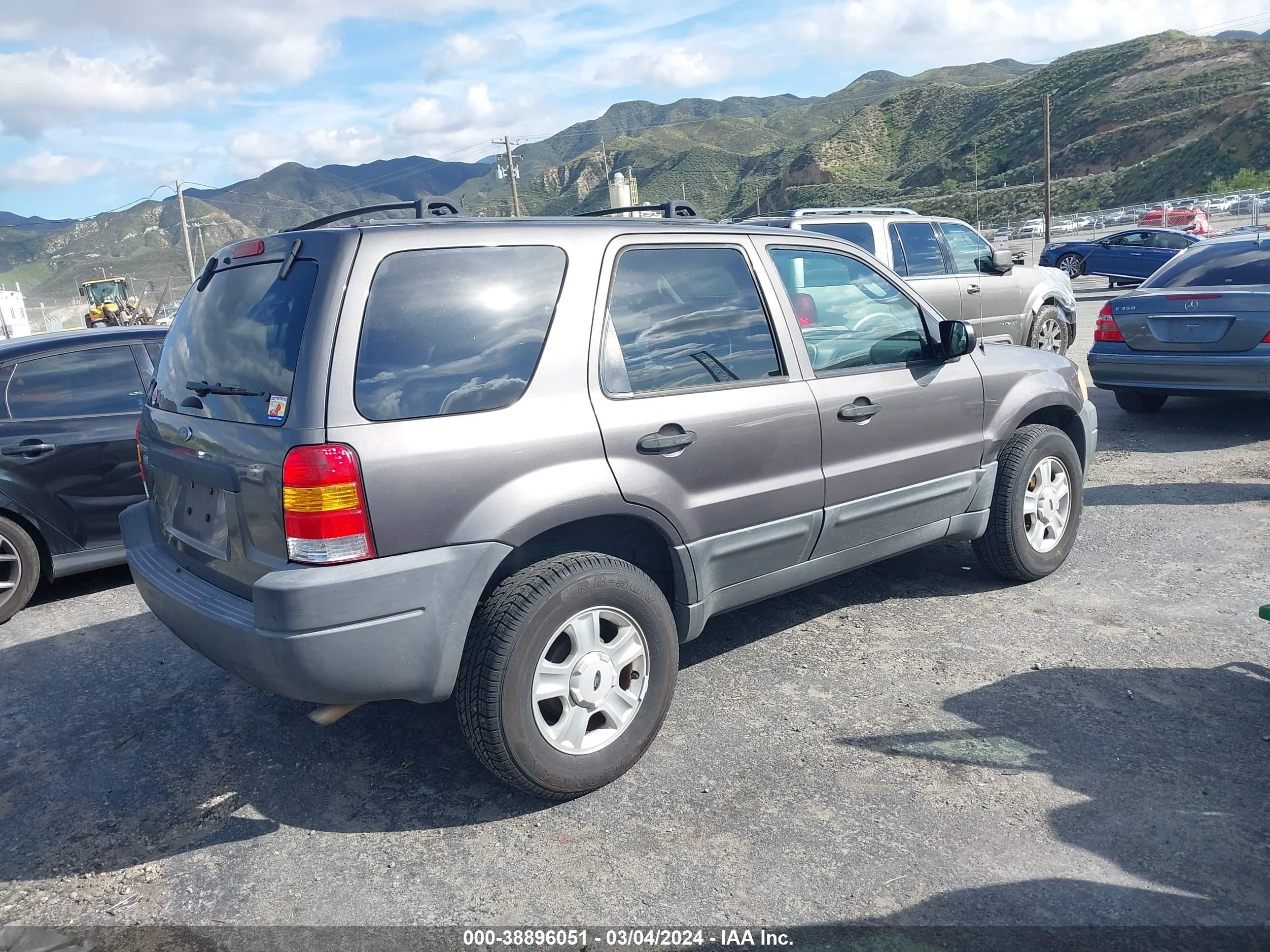 Photo 3 VIN: 1FMYU031X4KA88363 - FORD ESCAPE 