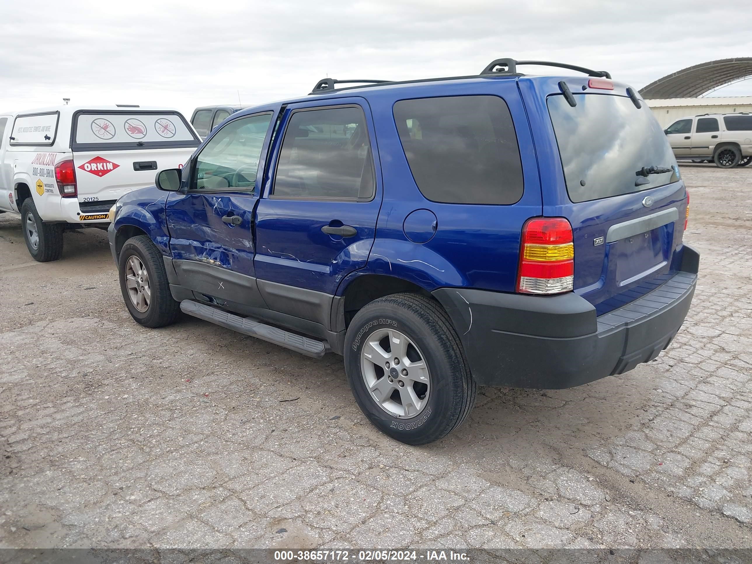 Photo 2 VIN: 1FMYU03Z36KA72627 - FORD ESCAPE 