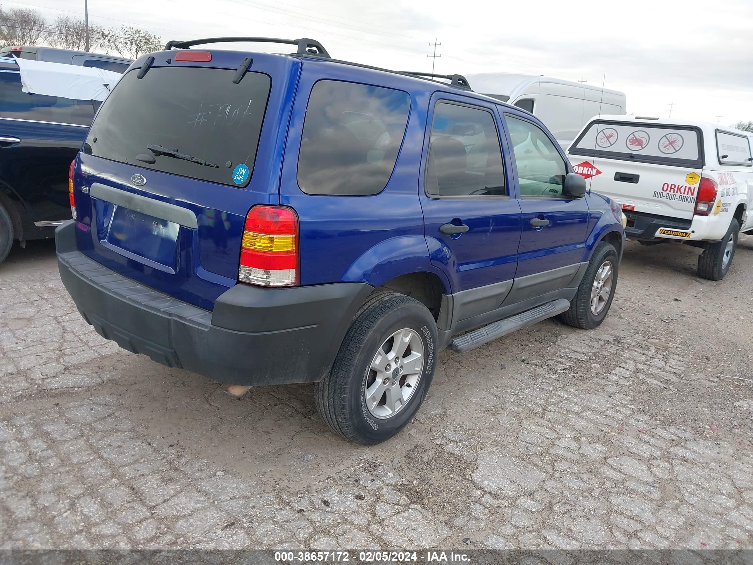 Photo 3 VIN: 1FMYU03Z36KA72627 - FORD ESCAPE 