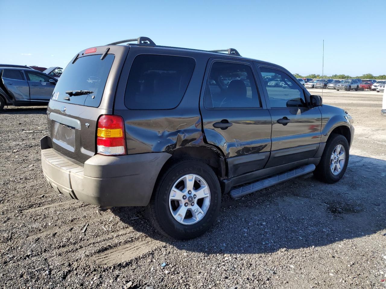 Photo 2 VIN: 1FMYU03Z46KB98978 - FORD ESCAPE 