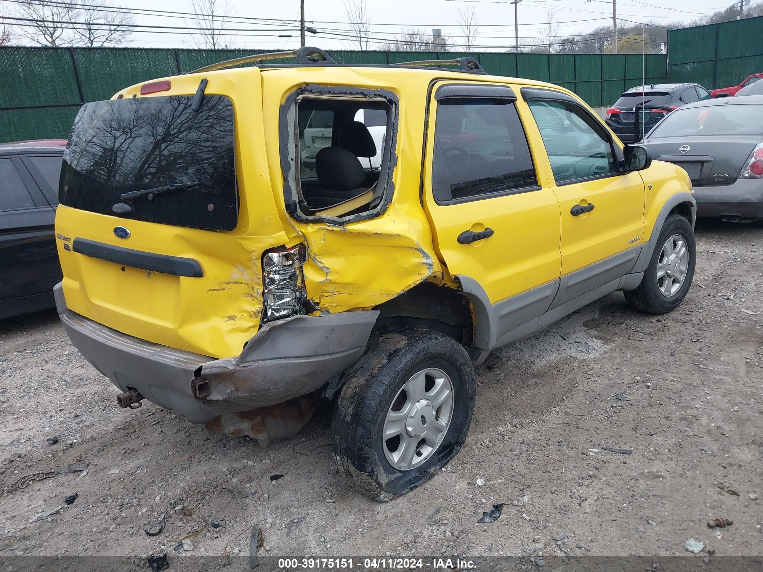 Photo 3 VIN: 1FMYU04102KC21000 - FORD ESCAPE 