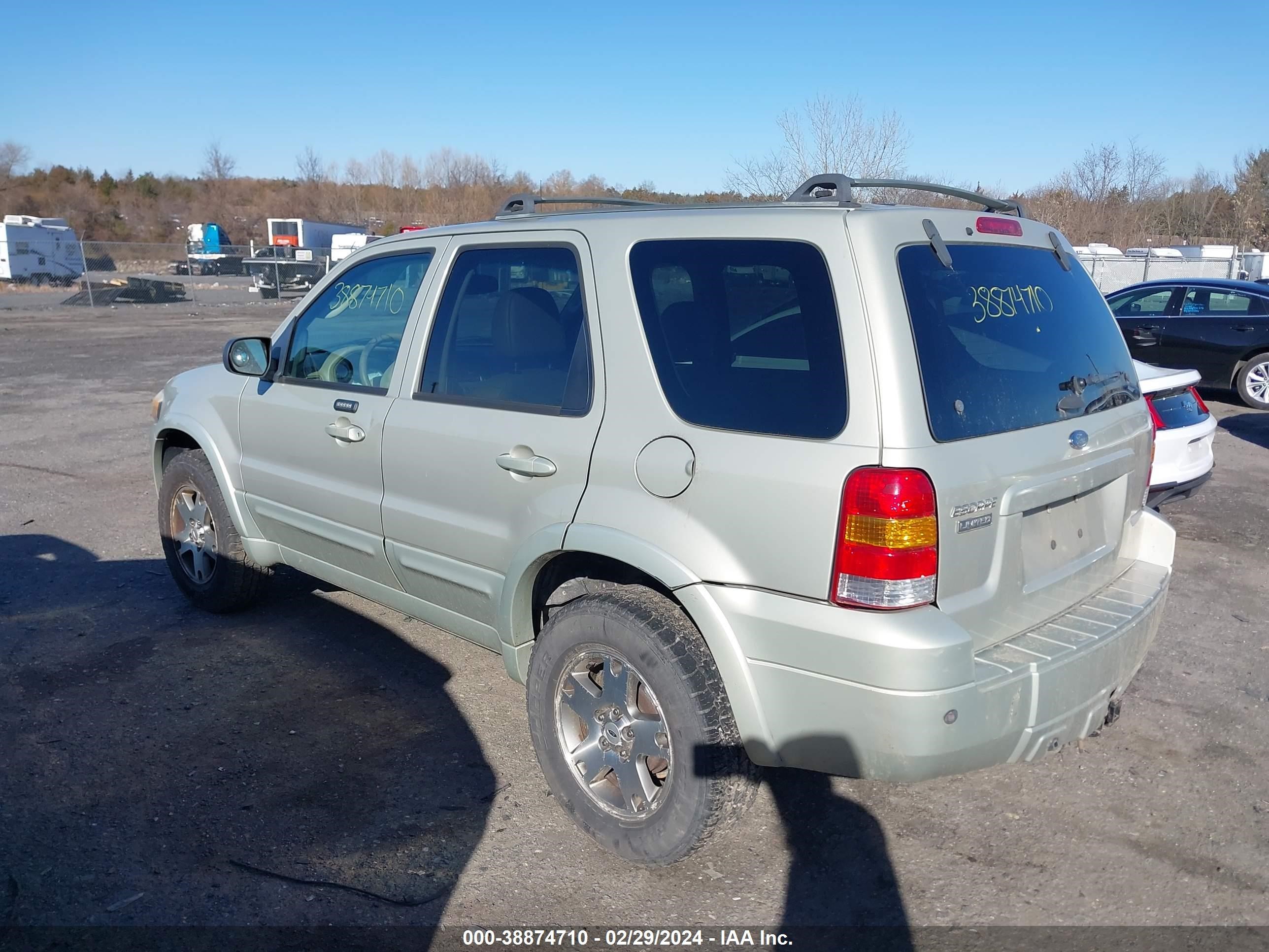 Photo 2 VIN: 1FMYU04105KB16994 - FORD ESCAPE 