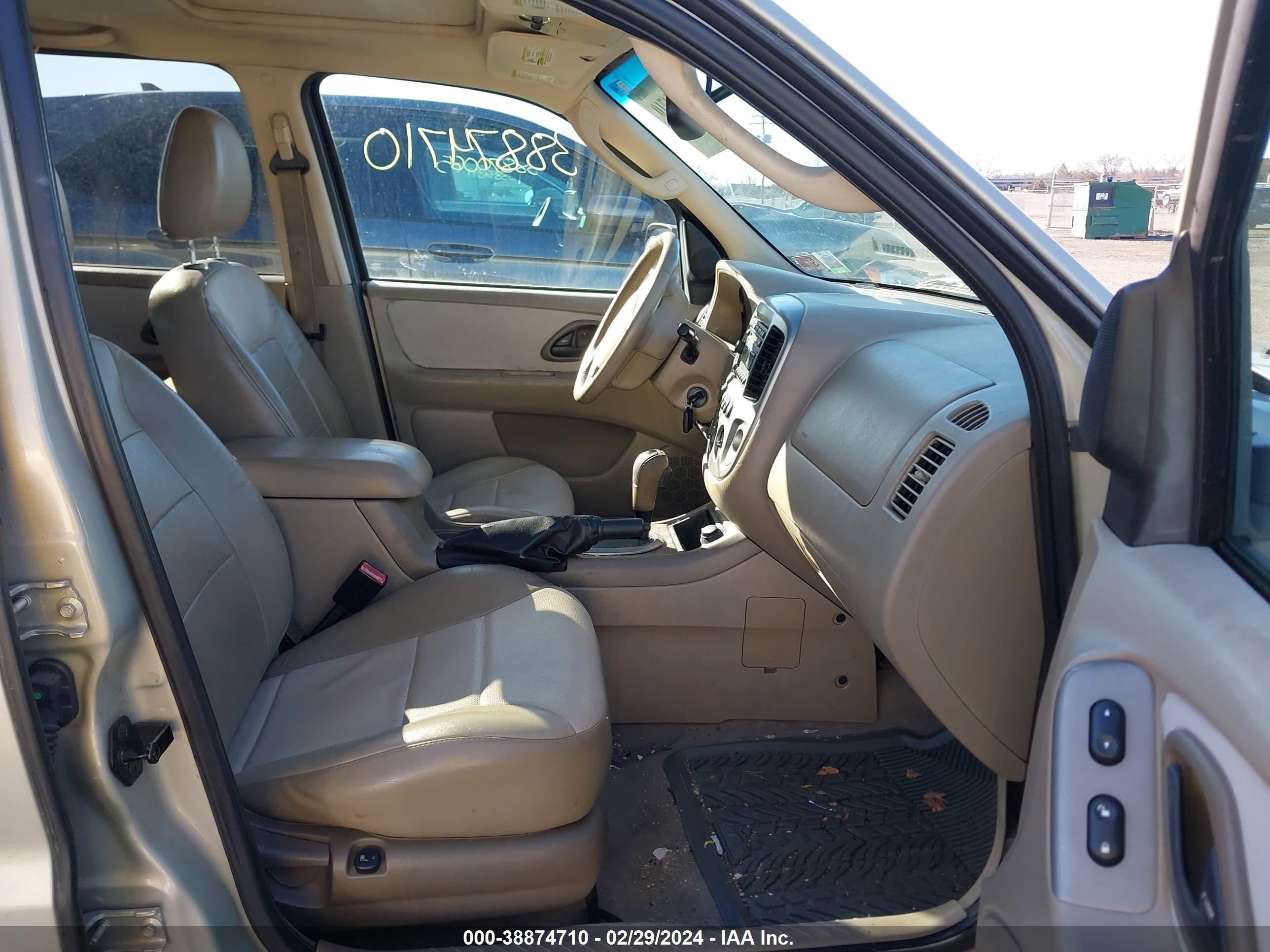 Photo 4 VIN: 1FMYU04105KB16994 - FORD ESCAPE 