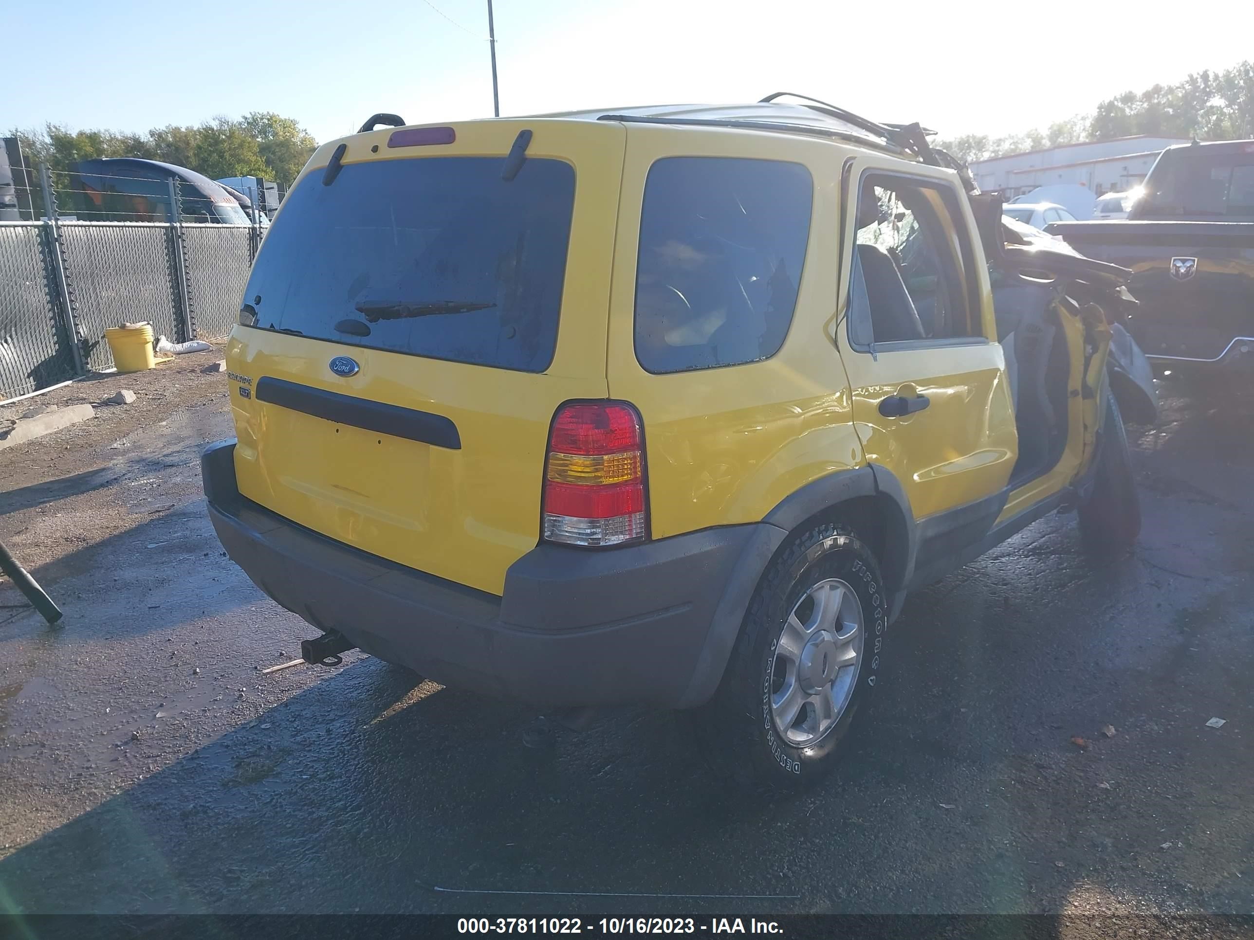 Photo 3 VIN: 1FMYU04111KB90905 - FORD ESCAPE 