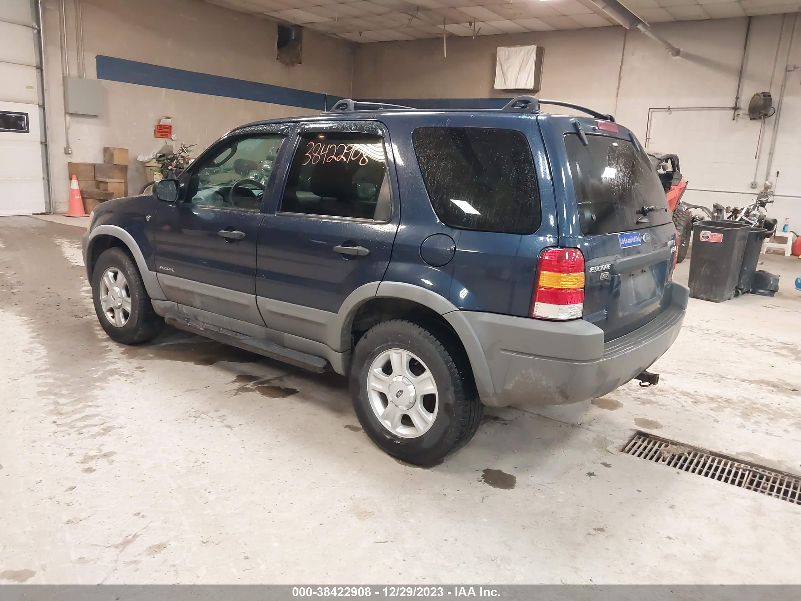 Photo 2 VIN: 1FMYU04132KB84153 - FORD ESCAPE 