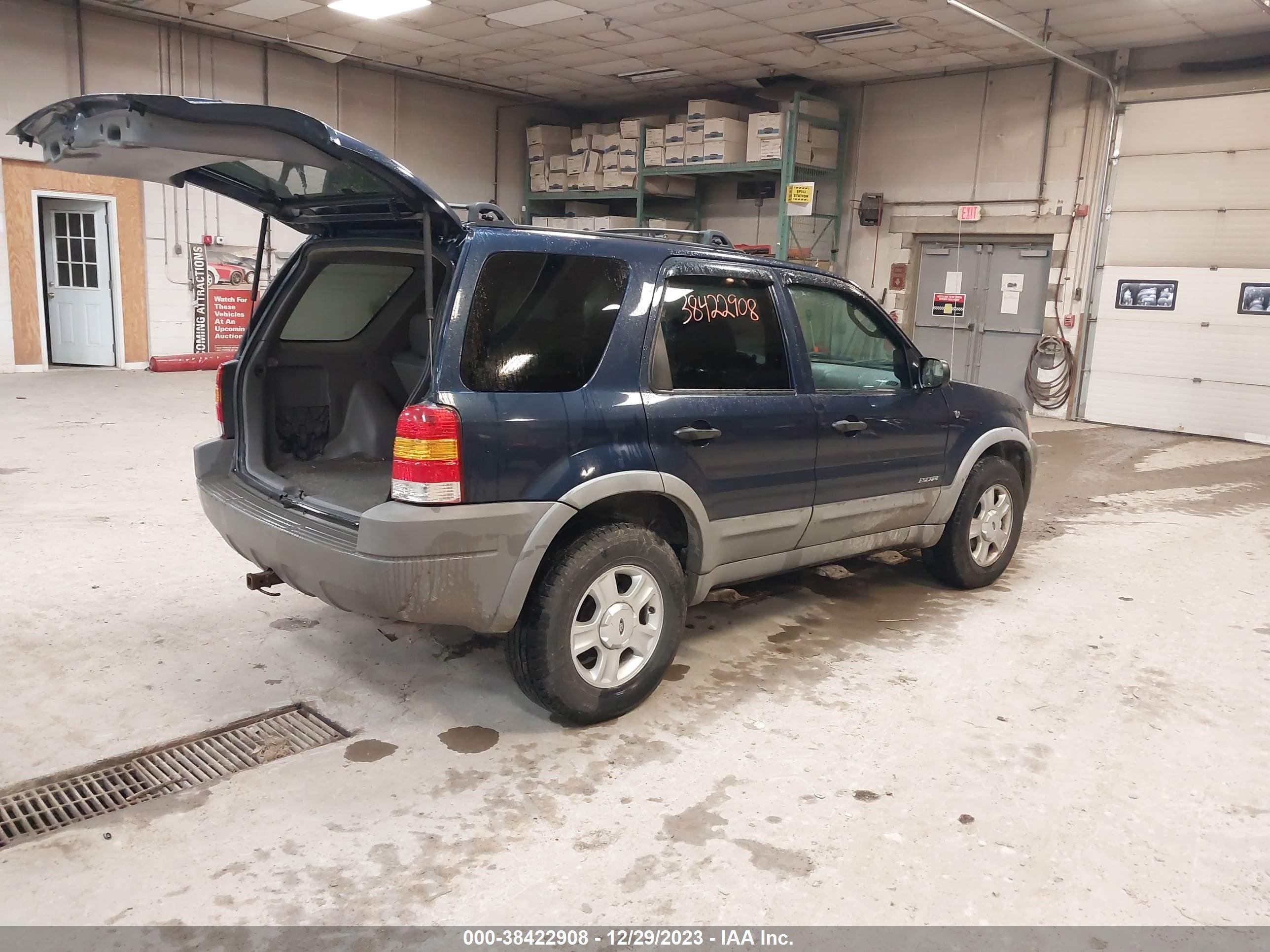 Photo 3 VIN: 1FMYU04132KB84153 - FORD ESCAPE 