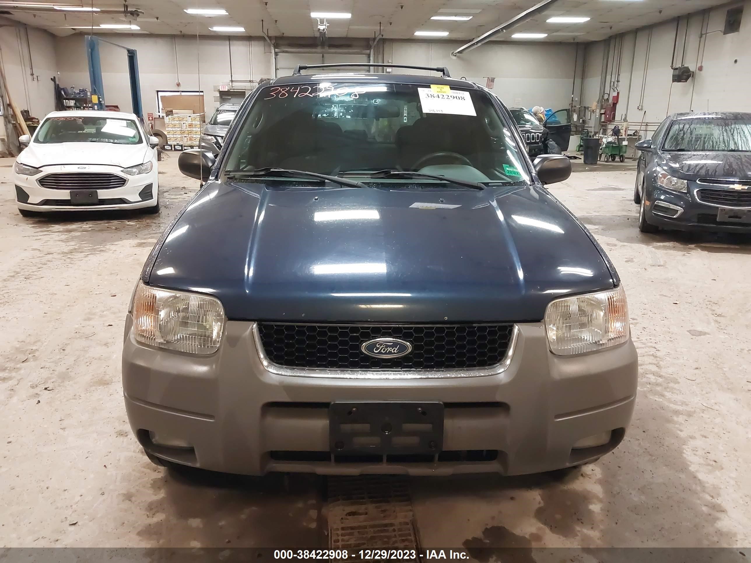 Photo 5 VIN: 1FMYU04132KB84153 - FORD ESCAPE 