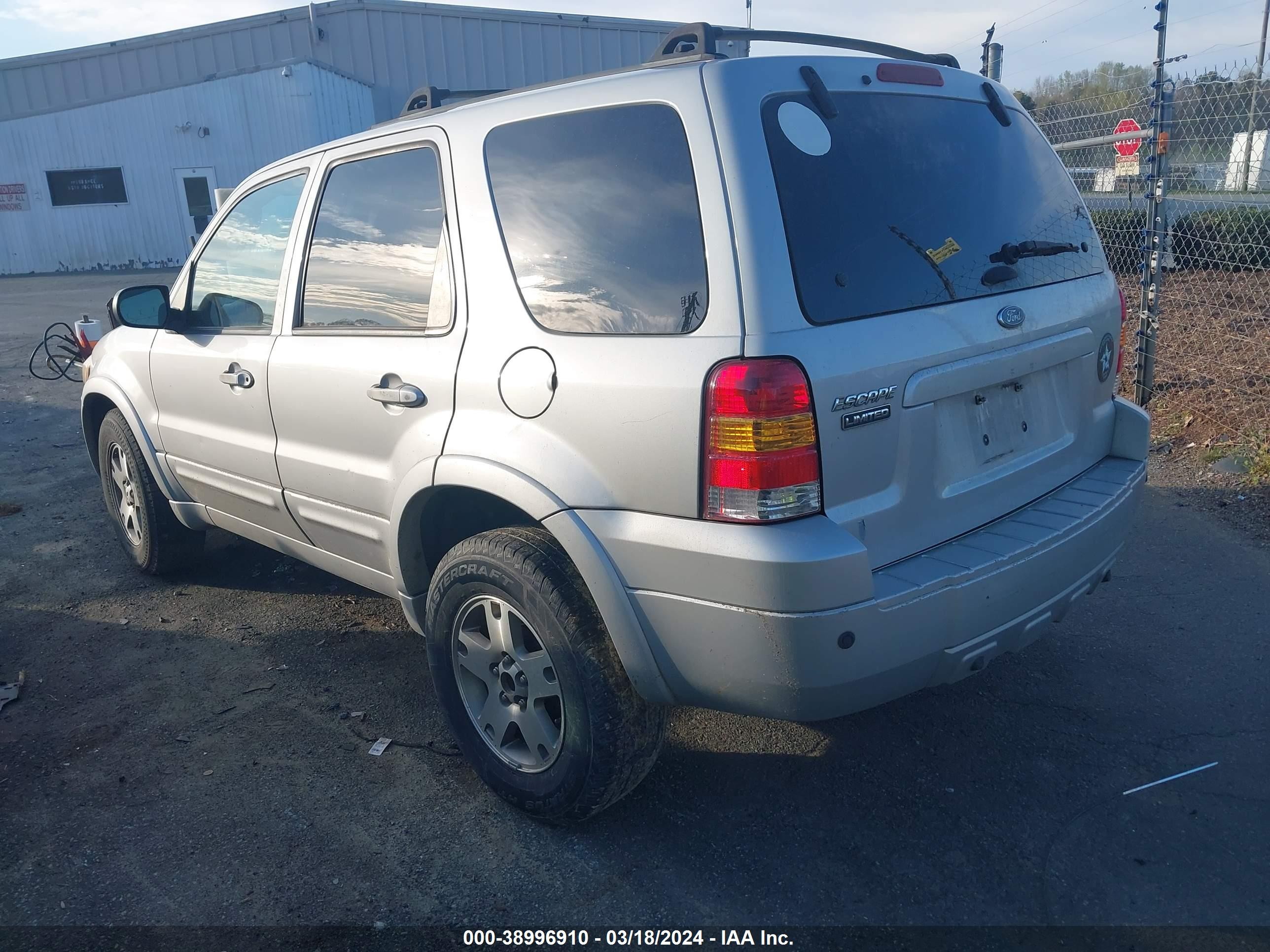 Photo 2 VIN: 1FMYU04155KB20300 - FORD ESCAPE 