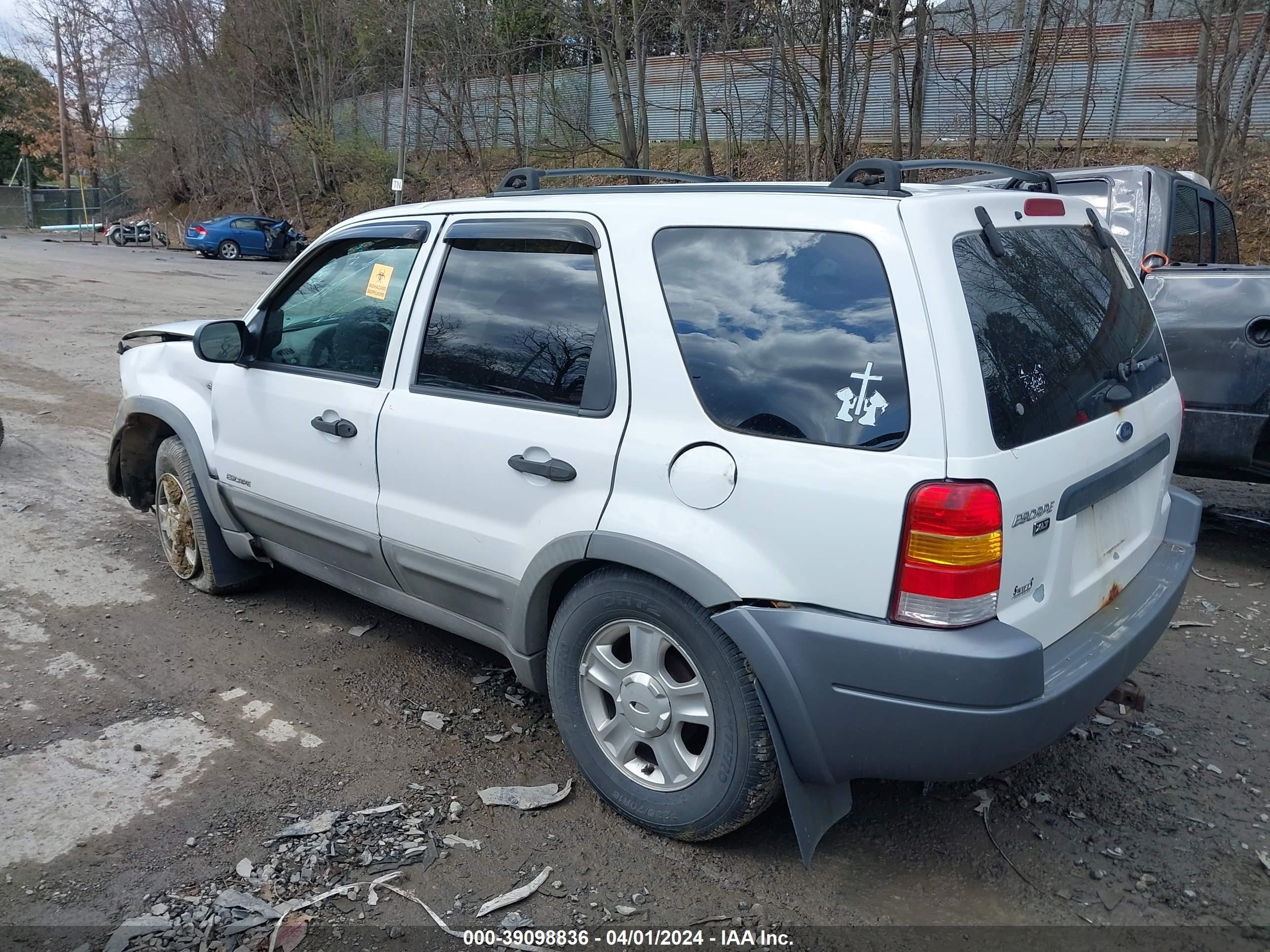 Photo 2 VIN: 1FMYU04161KF86201 - FORD ESCAPE 