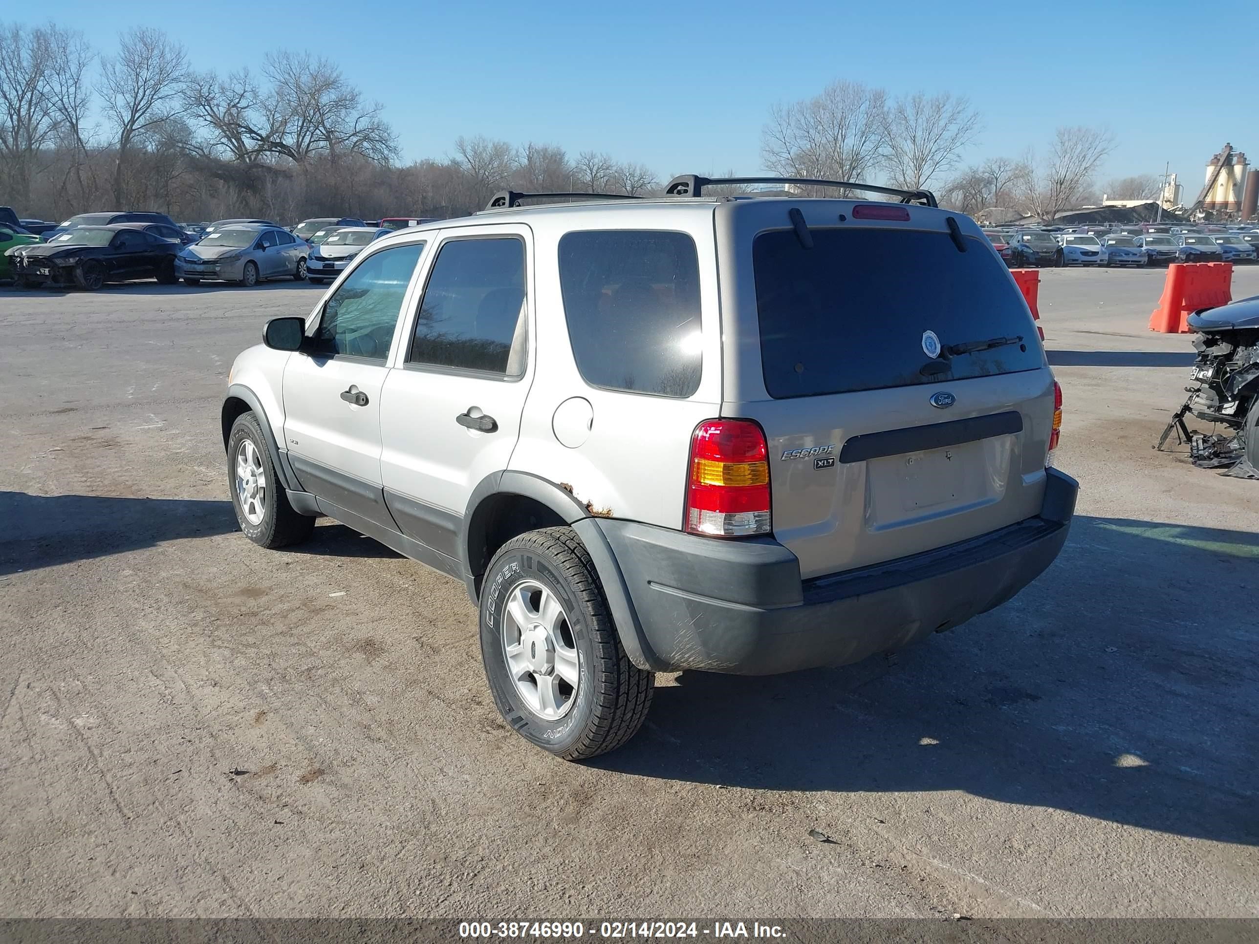 Photo 2 VIN: 1FMYU04172KD02365 - FORD ESCAPE 