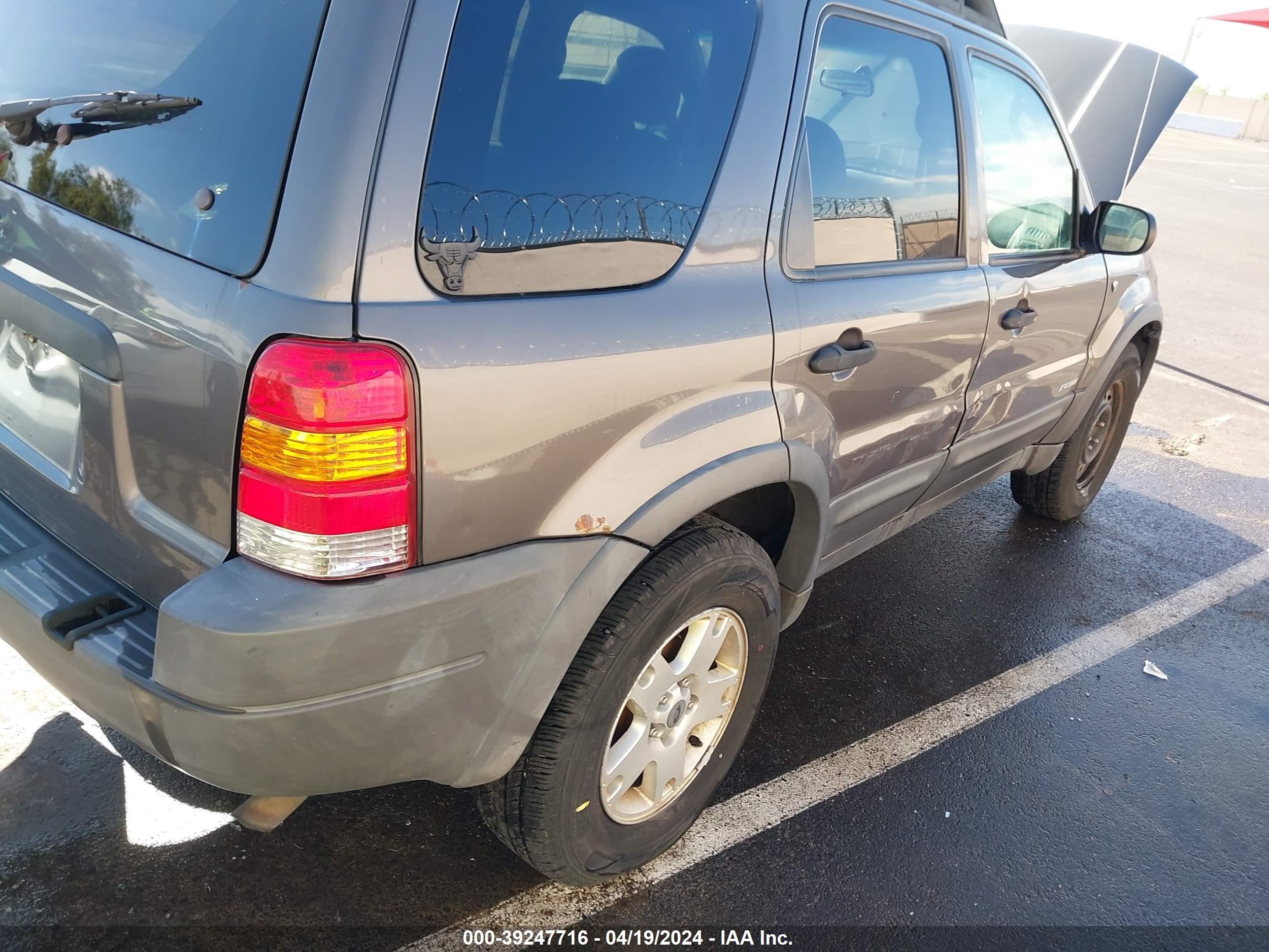 Photo 12 VIN: 1FMYU04192KB75165 - FORD ESCAPE 