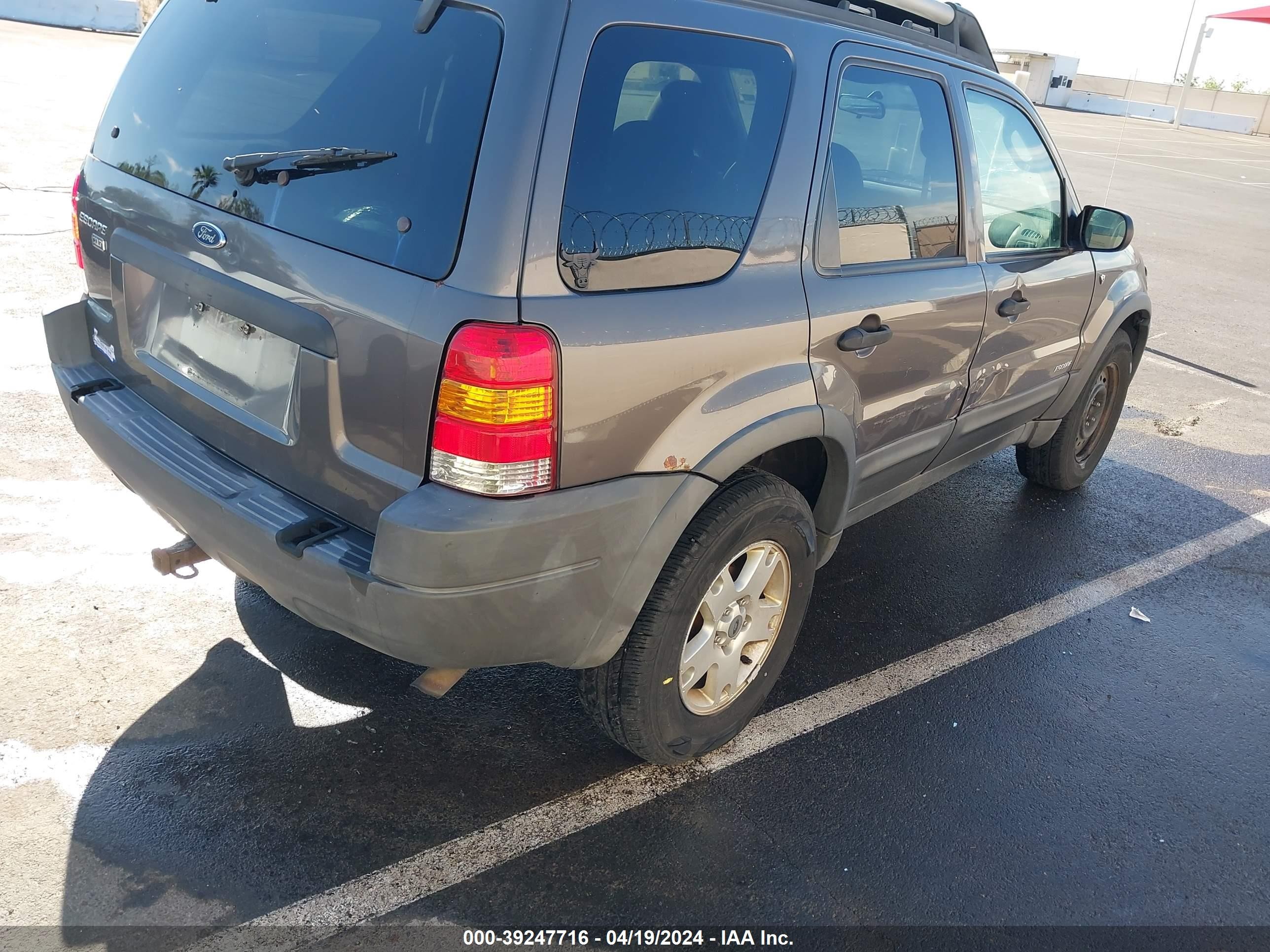 Photo 3 VIN: 1FMYU04192KB75165 - FORD ESCAPE 