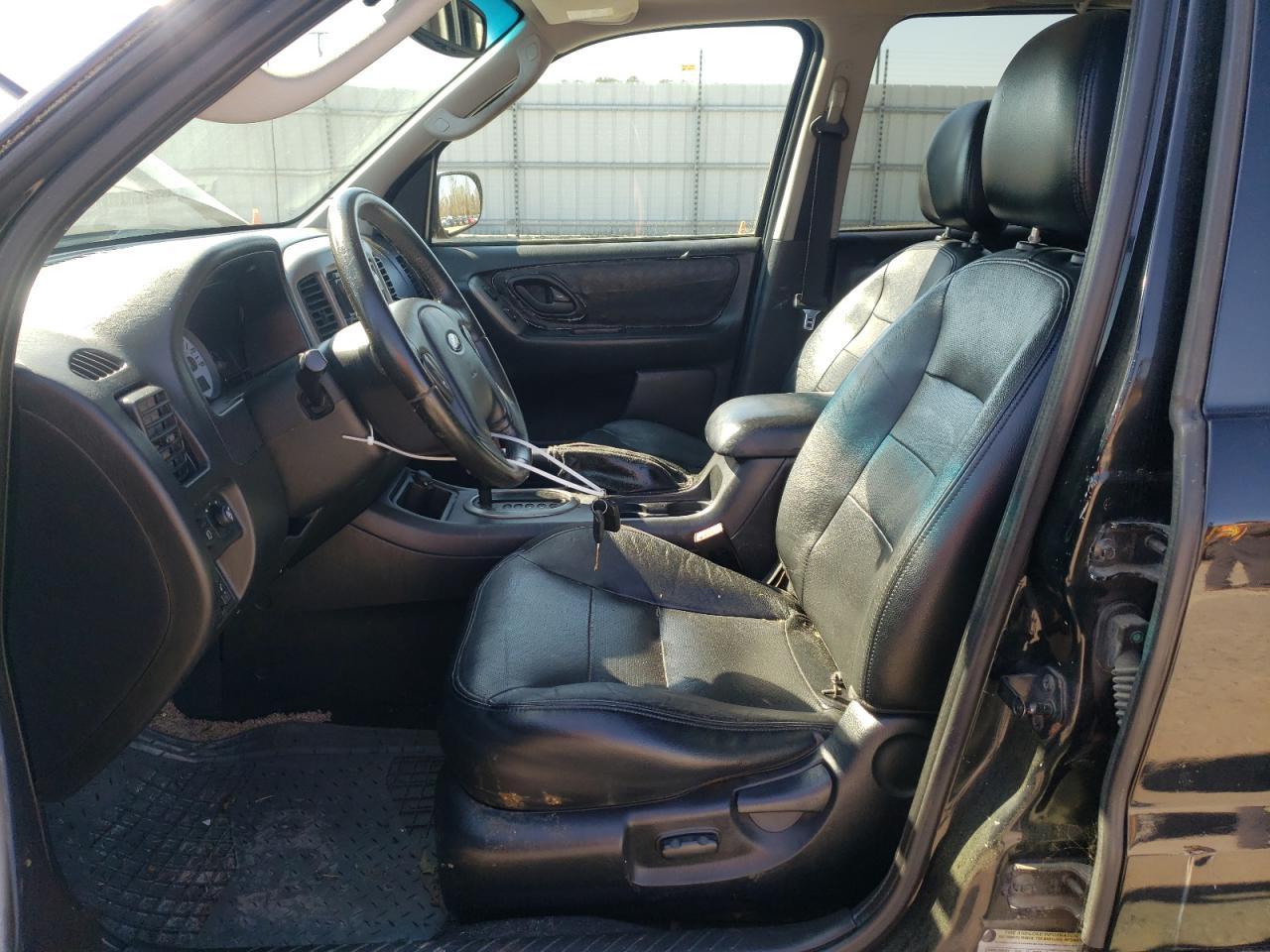 Photo 6 VIN: 1FMYU04195KA86880 - FORD ESCAPE 