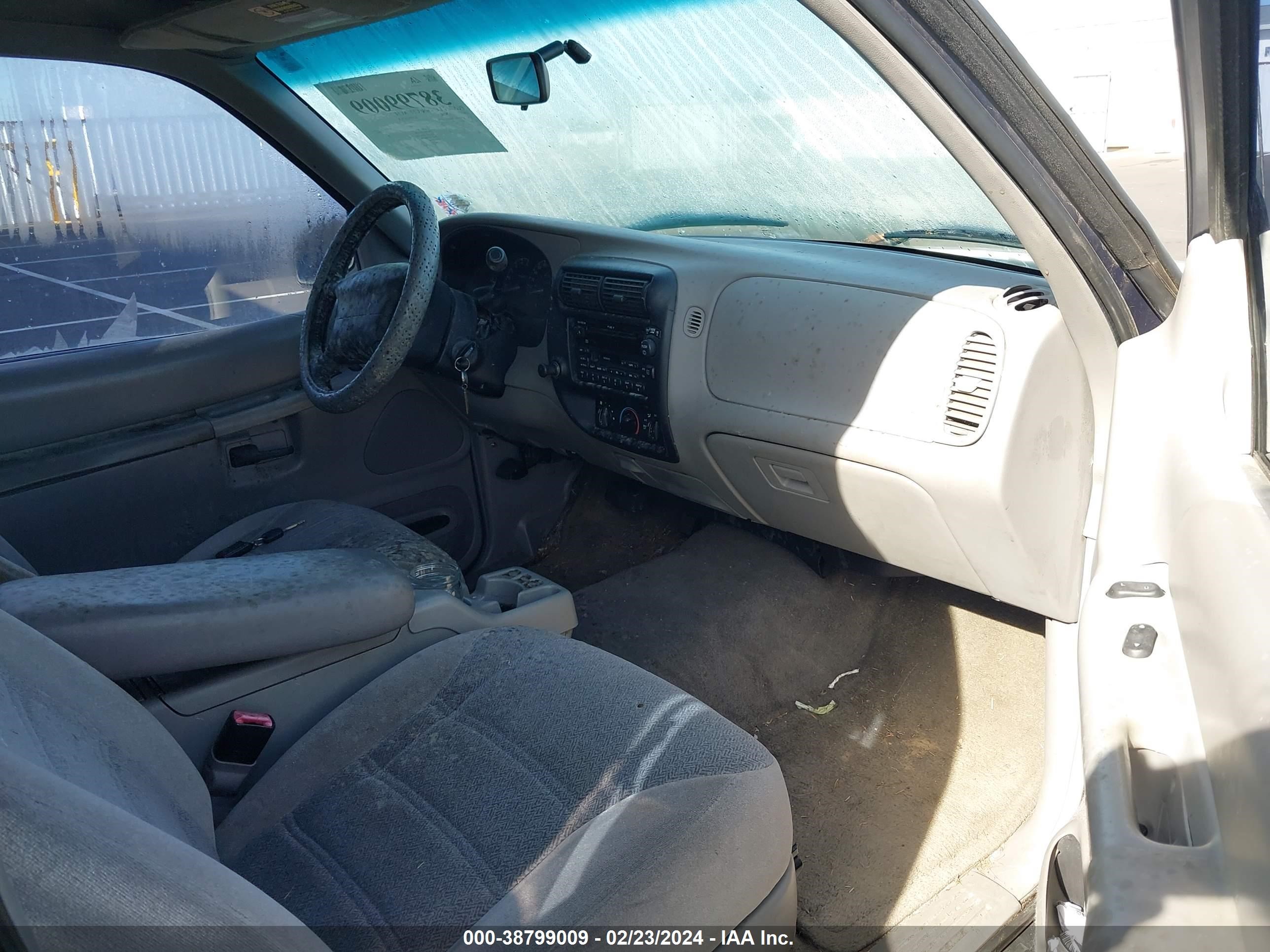 Photo 4 VIN: 1FMYU22E8XUC12140 - FORD EXPLORER 