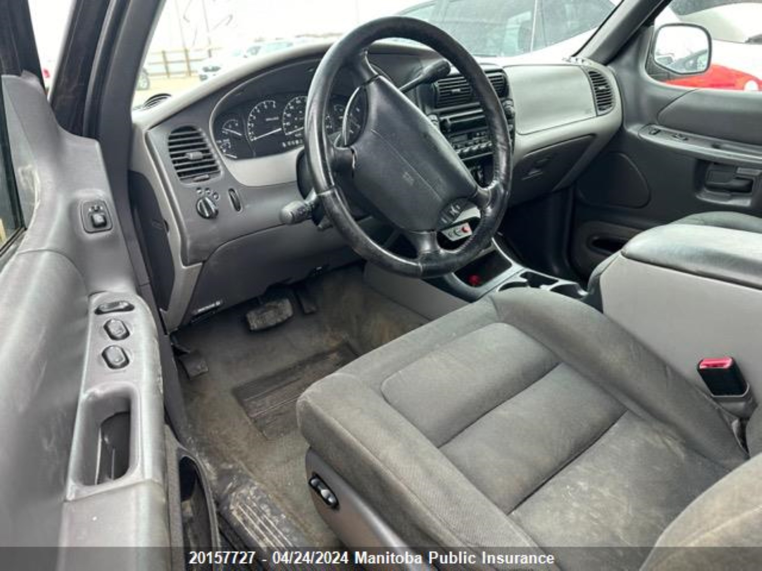 Photo 4 VIN: 1FMYU70E0YUB01048 - FORD EXPLORER 