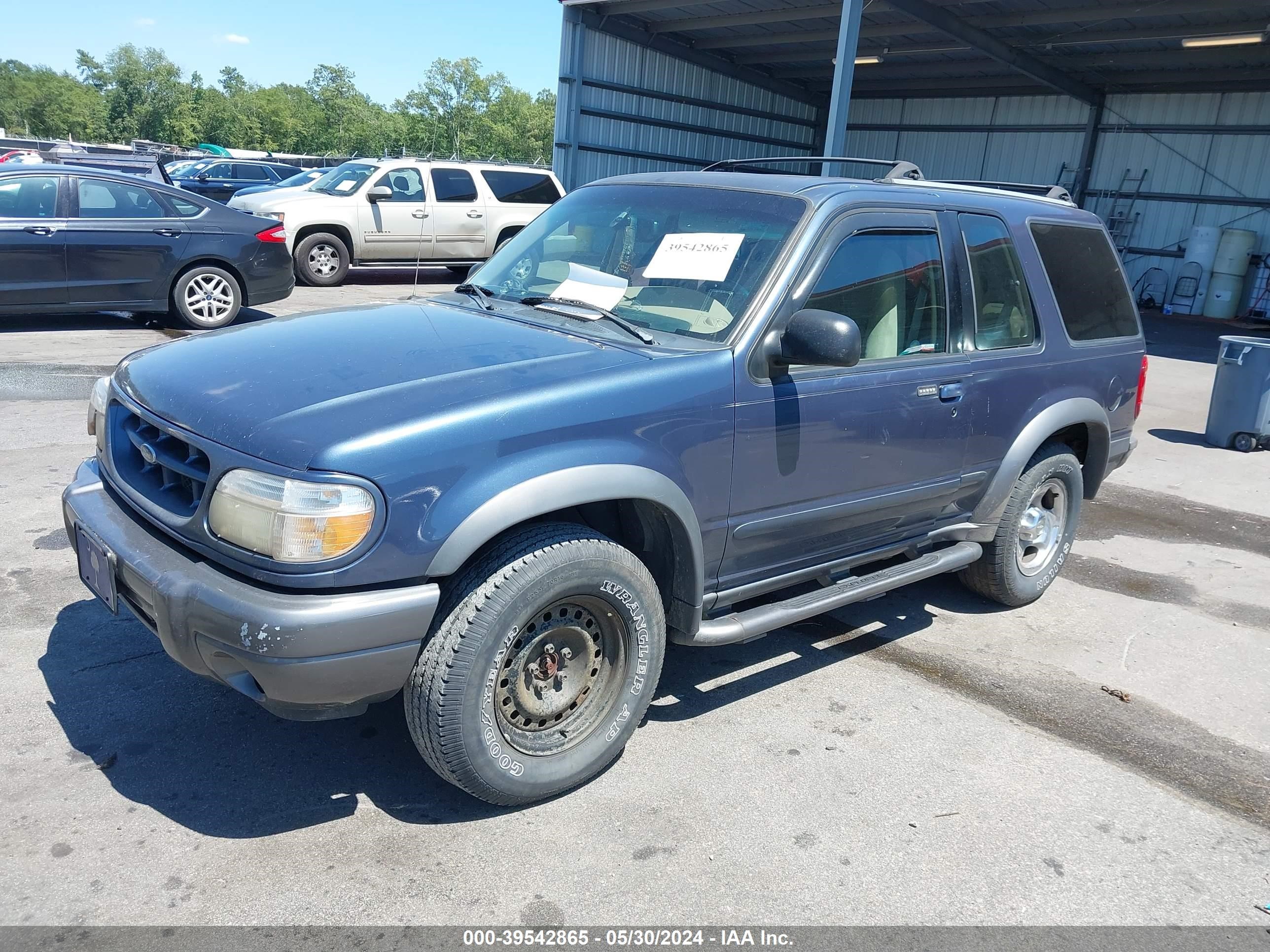 Photo 1 VIN: 1FMYU70E7YUA05448 - FORD EXPLORER 