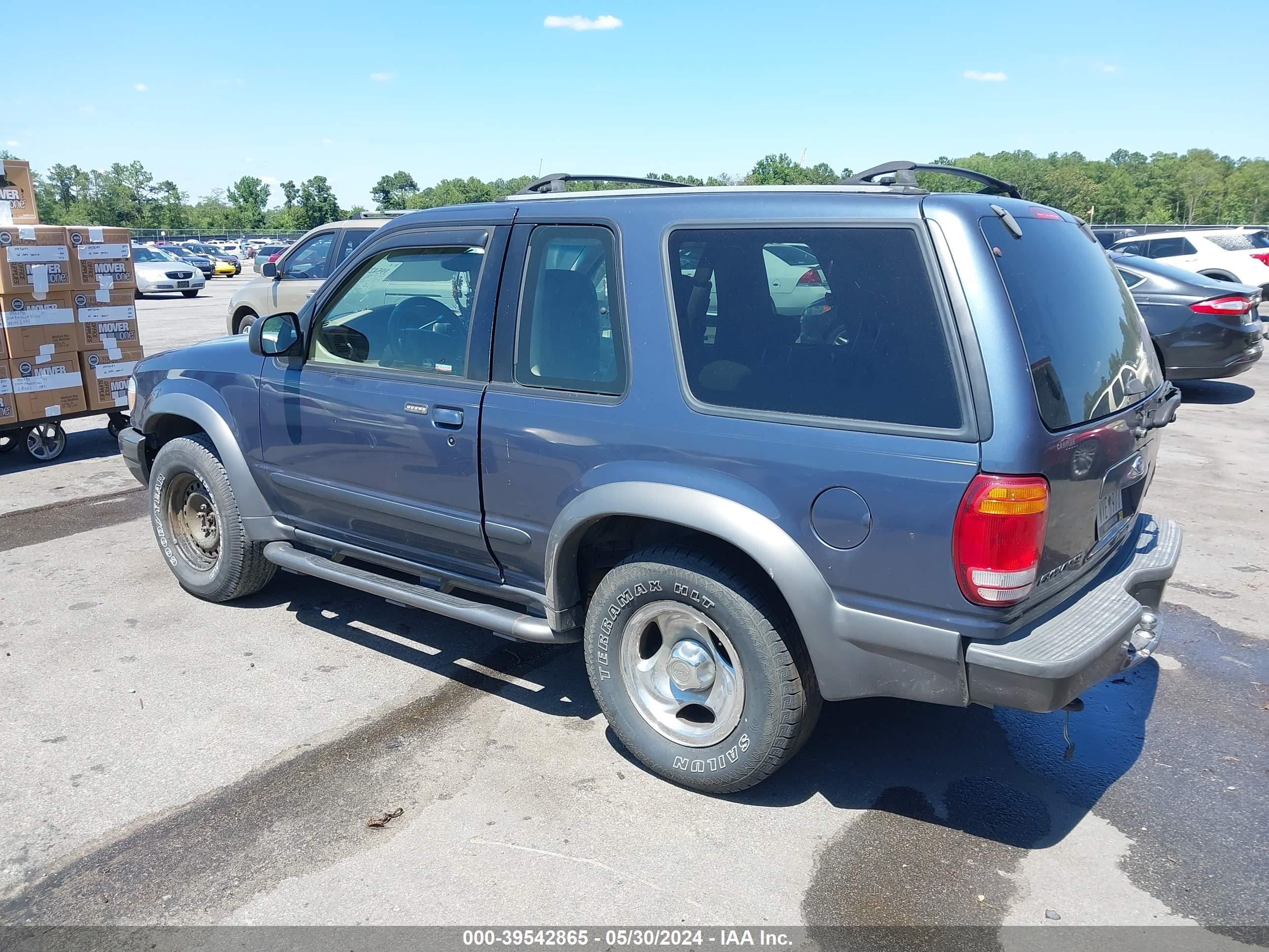 Photo 2 VIN: 1FMYU70E7YUA05448 - FORD EXPLORER 