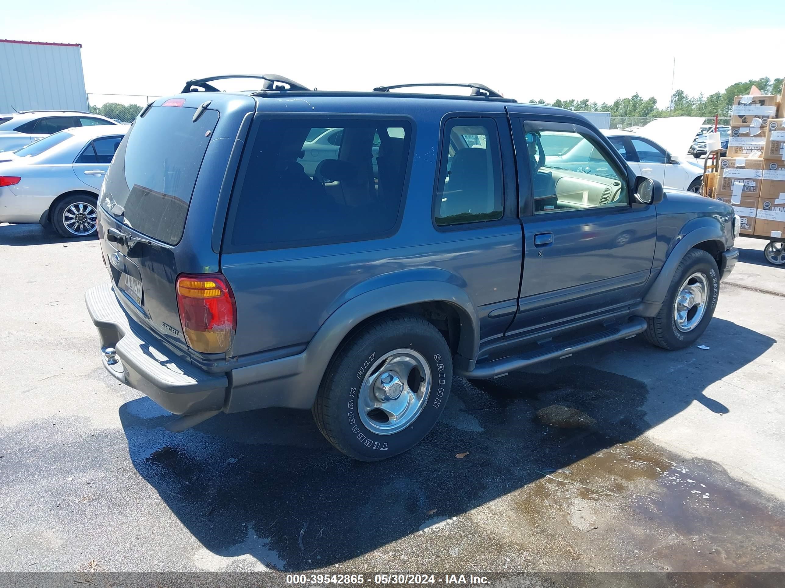 Photo 3 VIN: 1FMYU70E7YUA05448 - FORD EXPLORER 