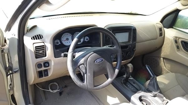 Photo 10 VIN: 1FMYU92185KD38447 - FORD ESCAPE 