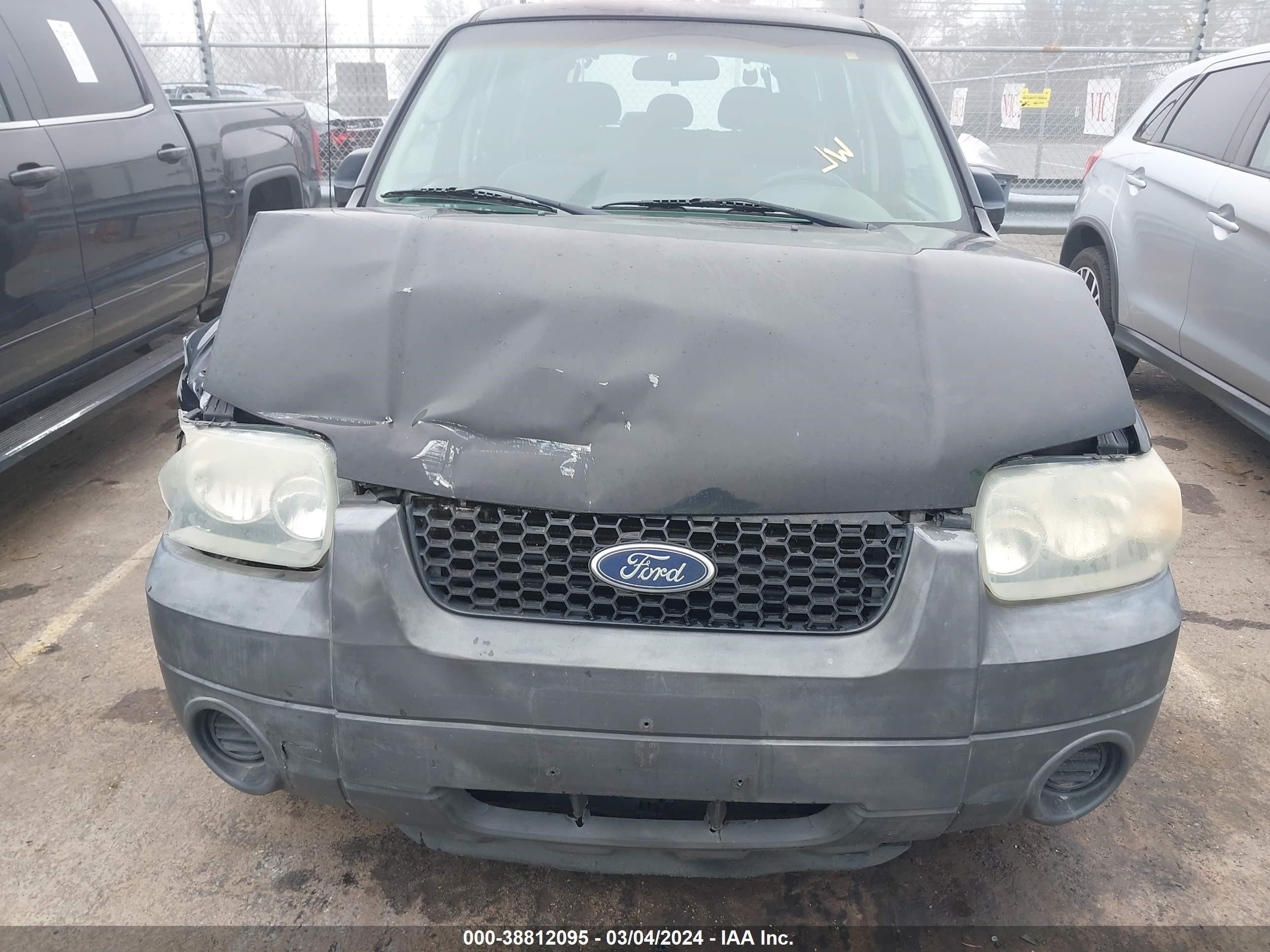 Photo 5 VIN: 1FMYU92Z75KB13751 - FORD ESCAPE 