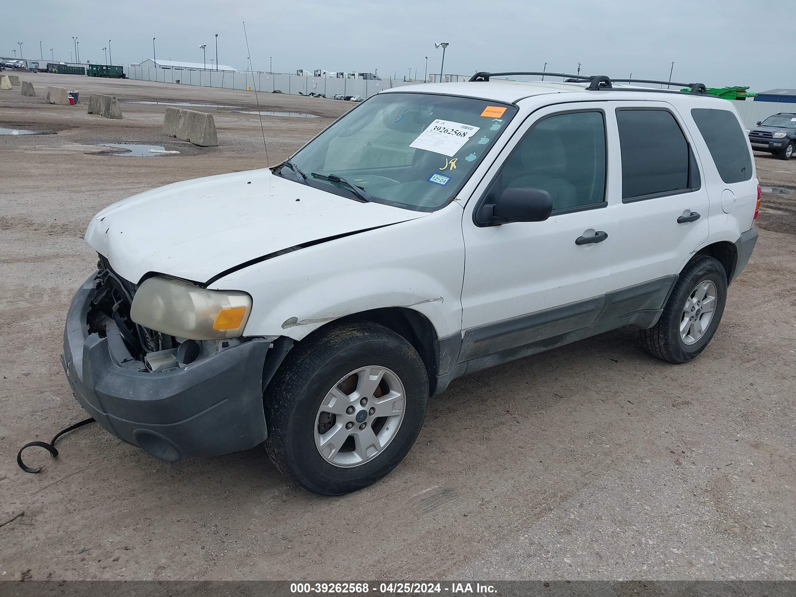 Photo 1 VIN: 1FMYU93105DA01368 - FORD ESCAPE 