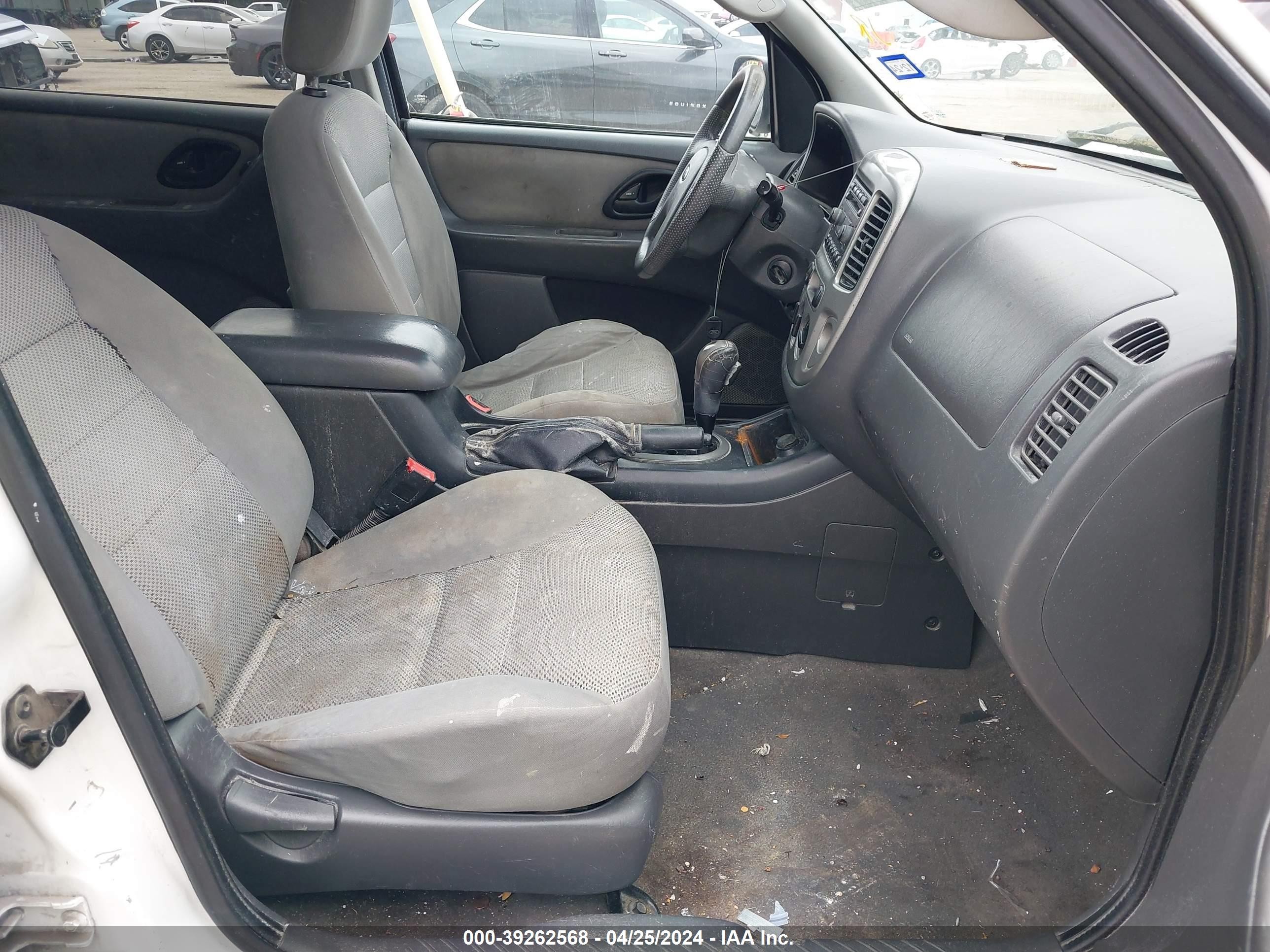 Photo 4 VIN: 1FMYU93105DA01368 - FORD ESCAPE 