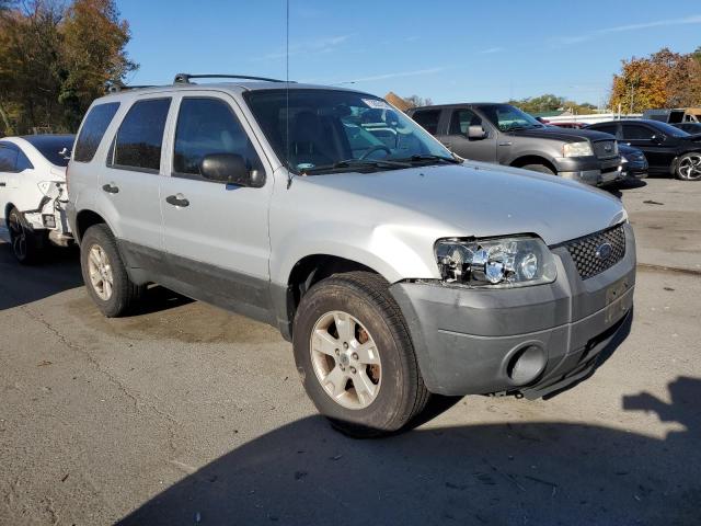 Photo 3 VIN: 1FMYU93105DA17151 - FORD ESCAPE 