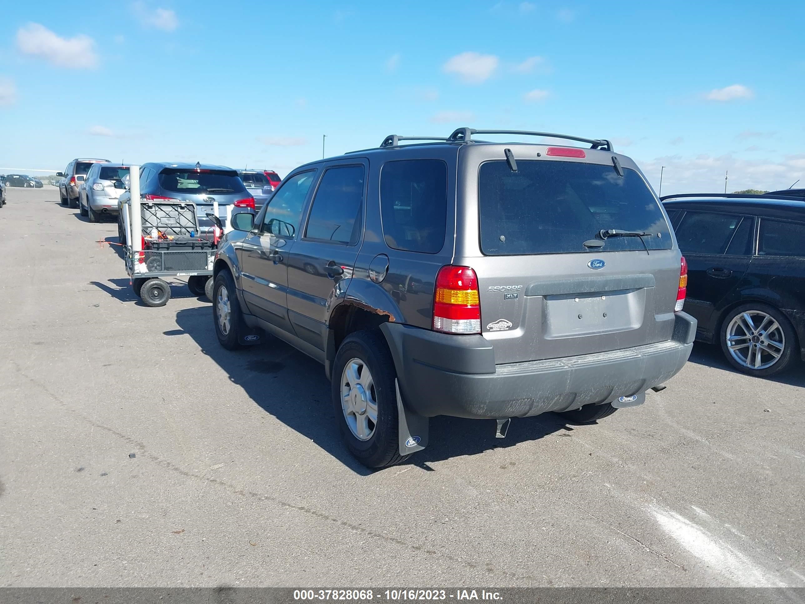 Photo 2 VIN: 1FMYU93113KC26939 - FORD ESCAPE 