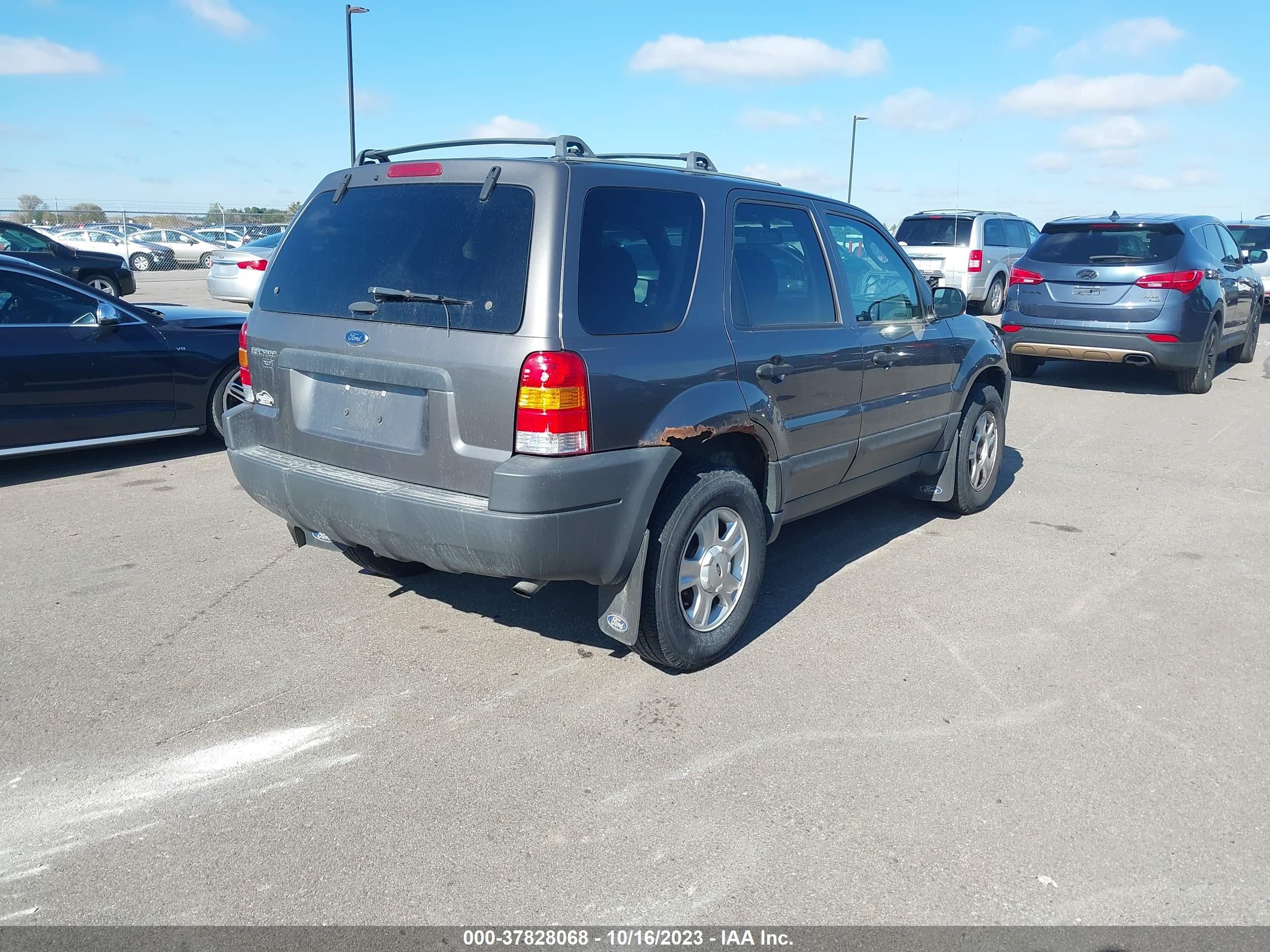 Photo 3 VIN: 1FMYU93113KC26939 - FORD ESCAPE 