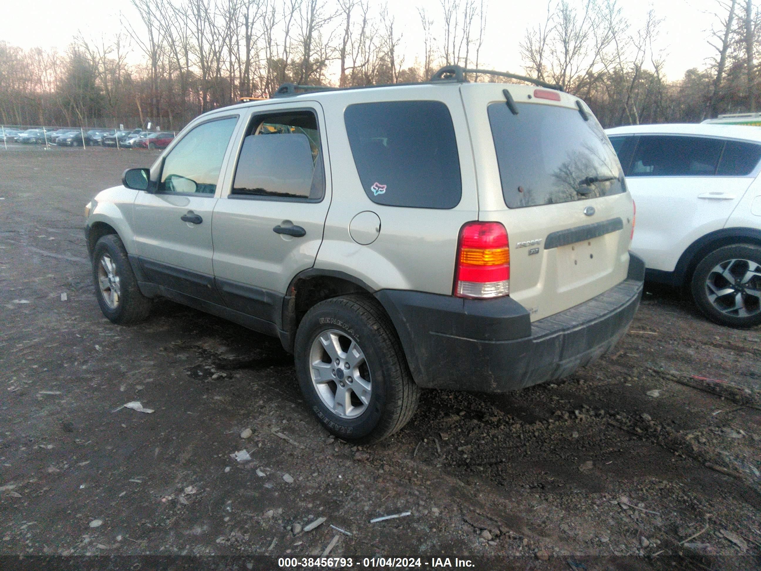 Photo 2 VIN: 1FMYU93116KB17689 - FORD ESCAPE 