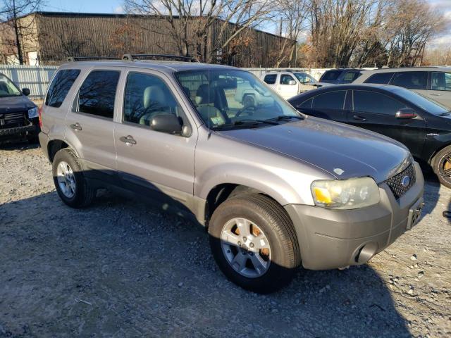 Photo 3 VIN: 1FMYU93117KA14273 - FORD ESCAPE XLT 