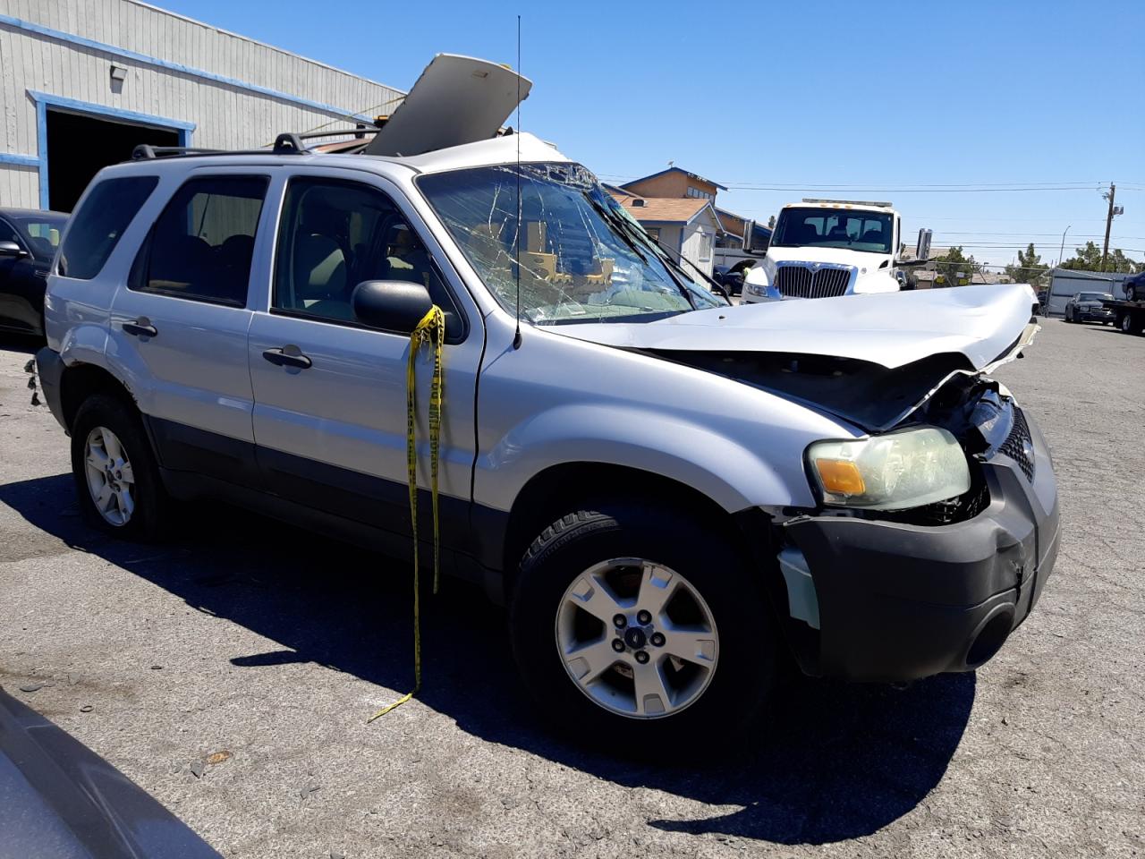 Photo 3 VIN: 1FMYU93117KA28996 - FORD ESCAPE 