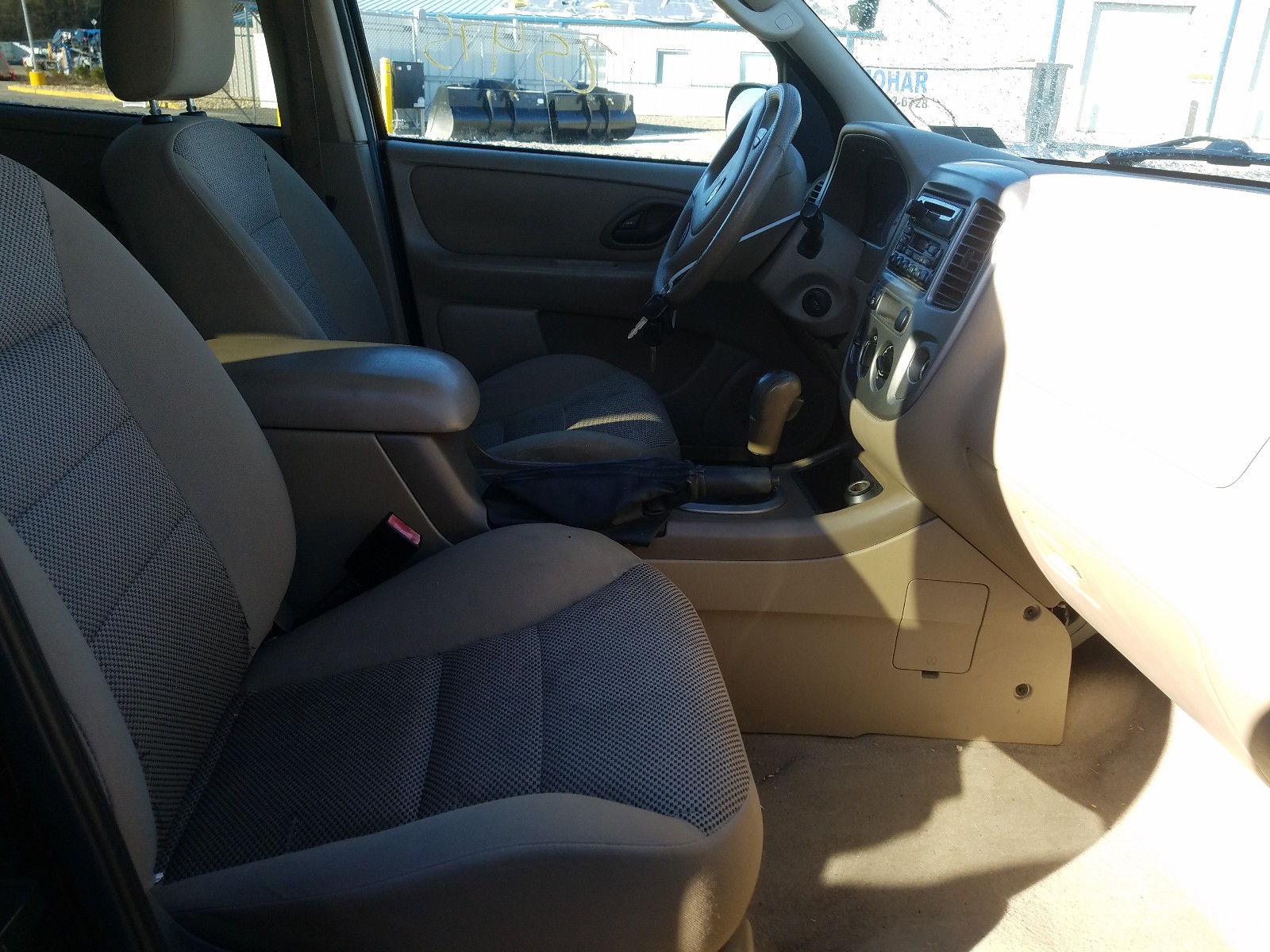 Photo 4 VIN: 1FMYU93125DA12341 - FORD ESCAPE XLT 