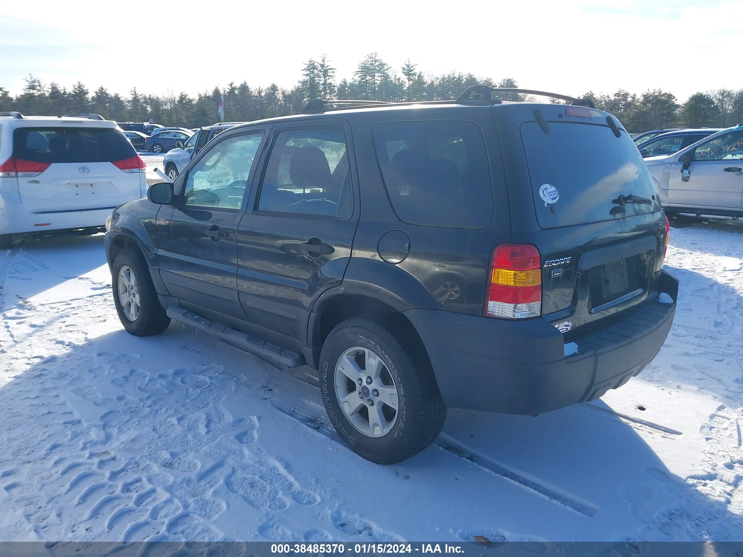 Photo 2 VIN: 1FMYU93126KA37589 - FORD ESCAPE 