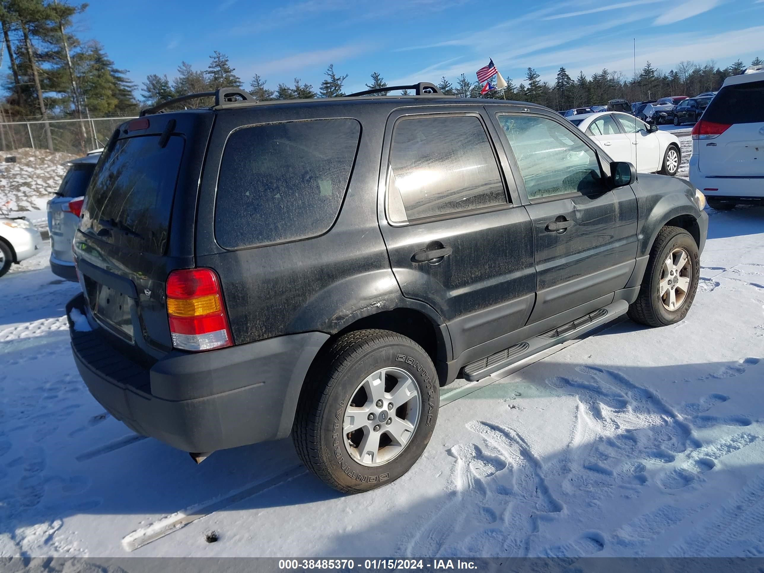 Photo 3 VIN: 1FMYU93126KA37589 - FORD ESCAPE 