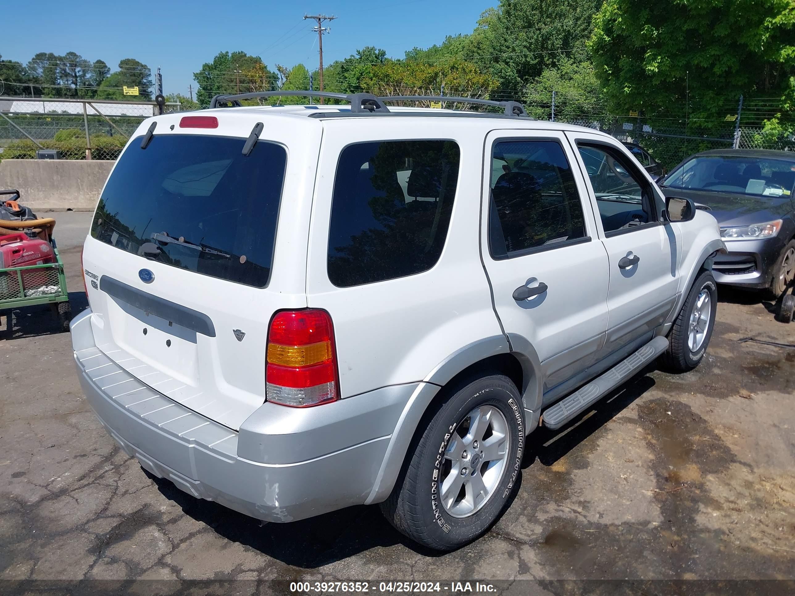 Photo 3 VIN: 1FMYU93127KA51929 - FORD ESCAPE 