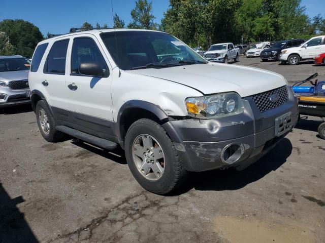 Photo 3 VIN: 1FMYU93135KA59180 - FORD ESCAPE XLT 