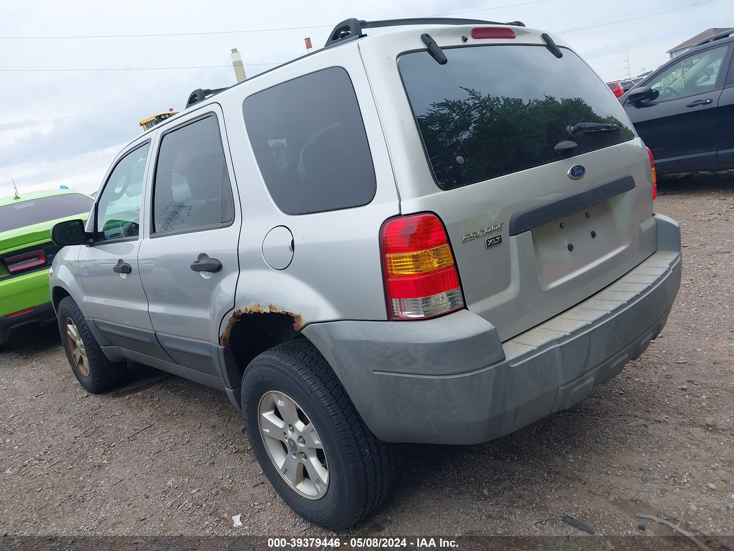 Photo 2 VIN: 1FMYU93135KA87724 - FORD ESCAPE 