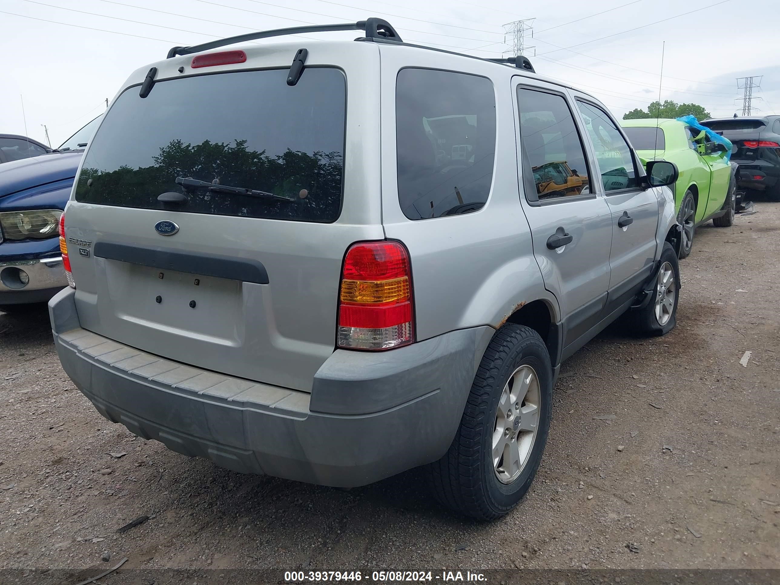 Photo 3 VIN: 1FMYU93135KA87724 - FORD ESCAPE 